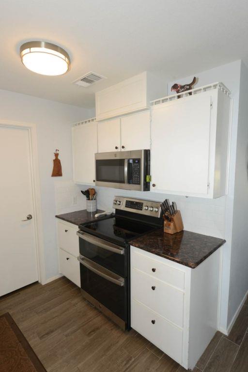 746 E Island Dr, Bluffton, TX 78607