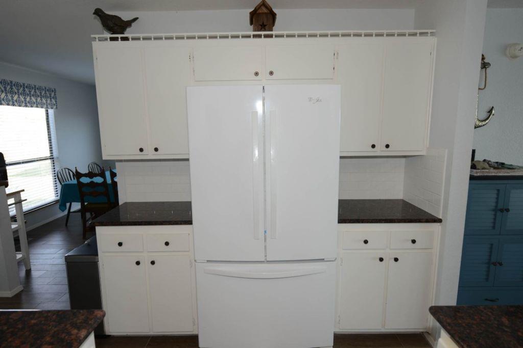 746 E Island Dr, Bluffton, TX 78607