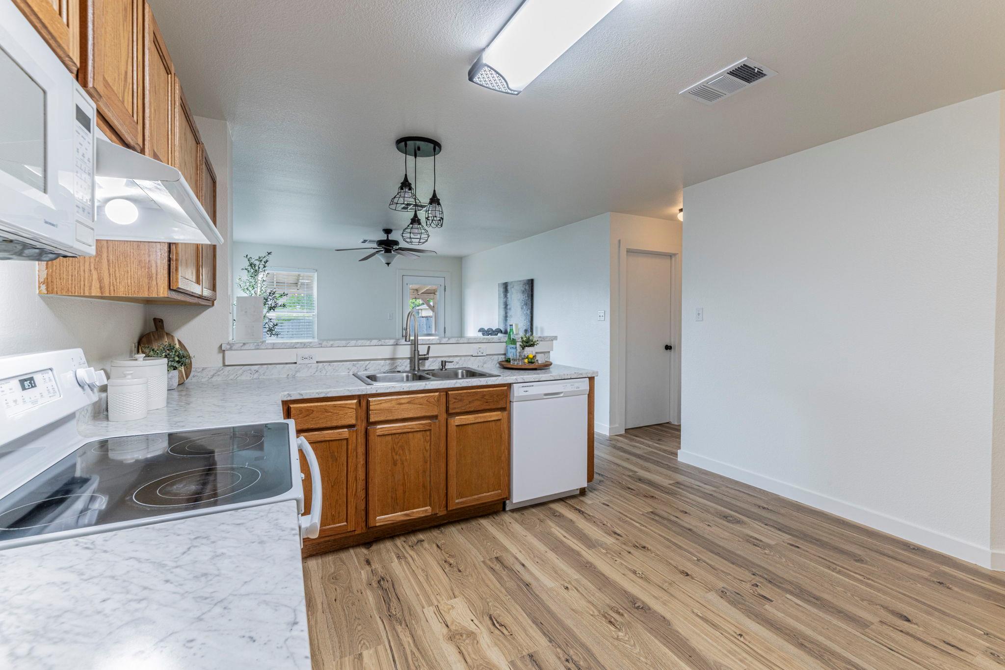 203 Wegstrom St, Hutto, TX 78634