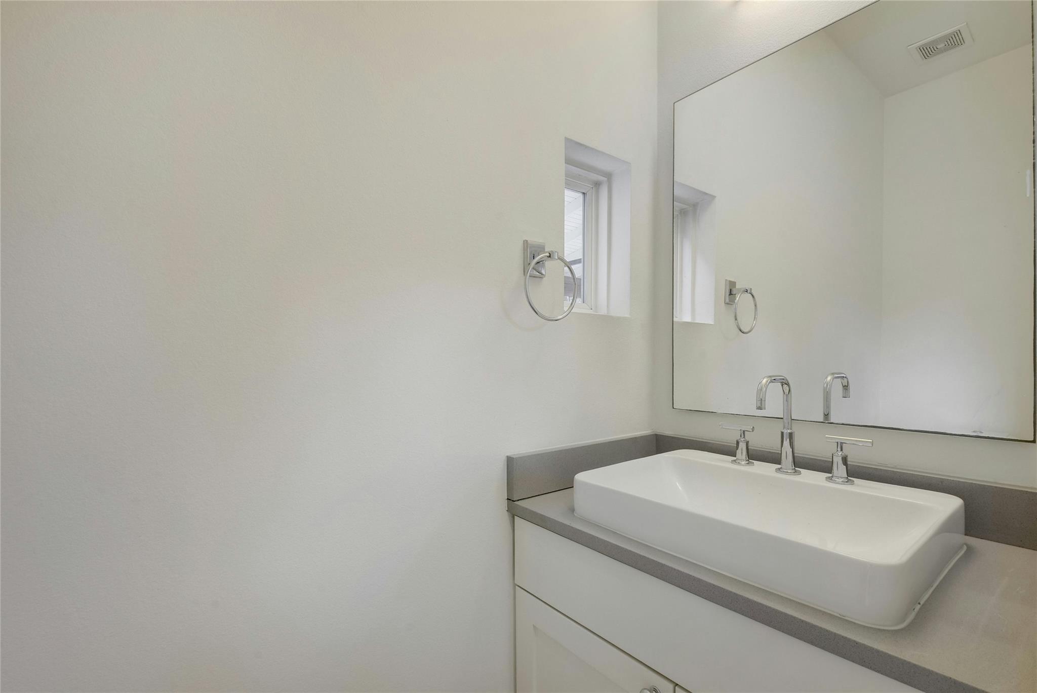 2503 S 6th St # B, Austin, TX 78704