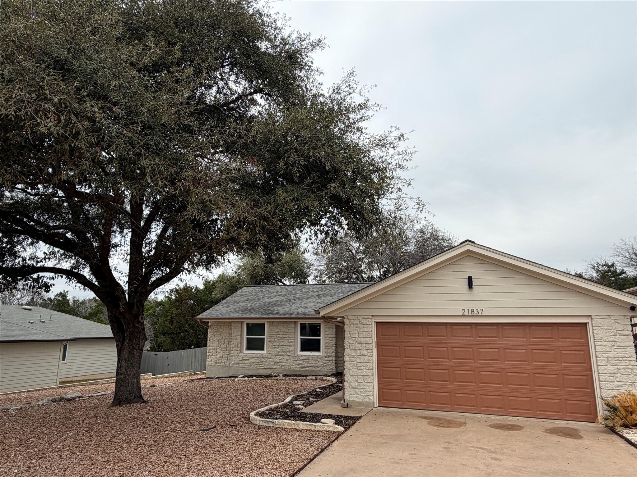 21837 Ticonderoga Ave, Lago Vista, TX 78645