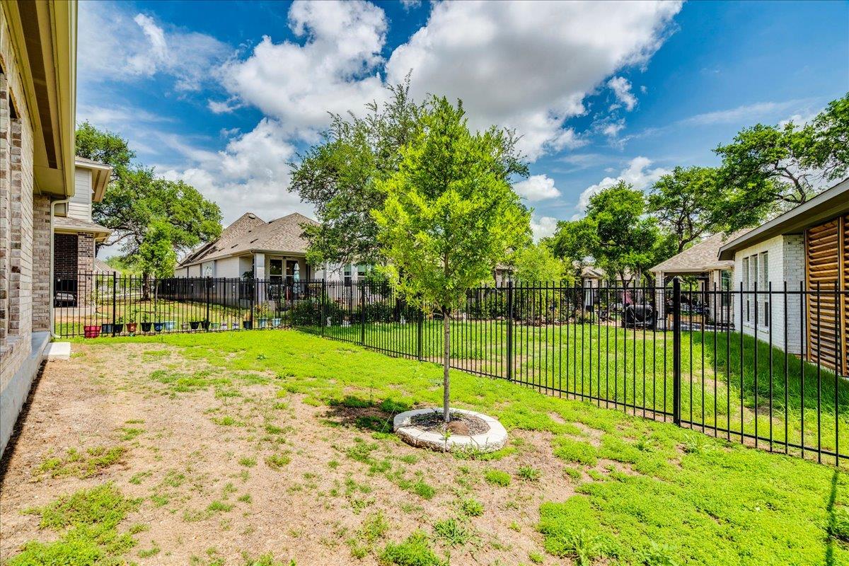 423 Kimble Creek Loop # 71, Kyle, TX 78640