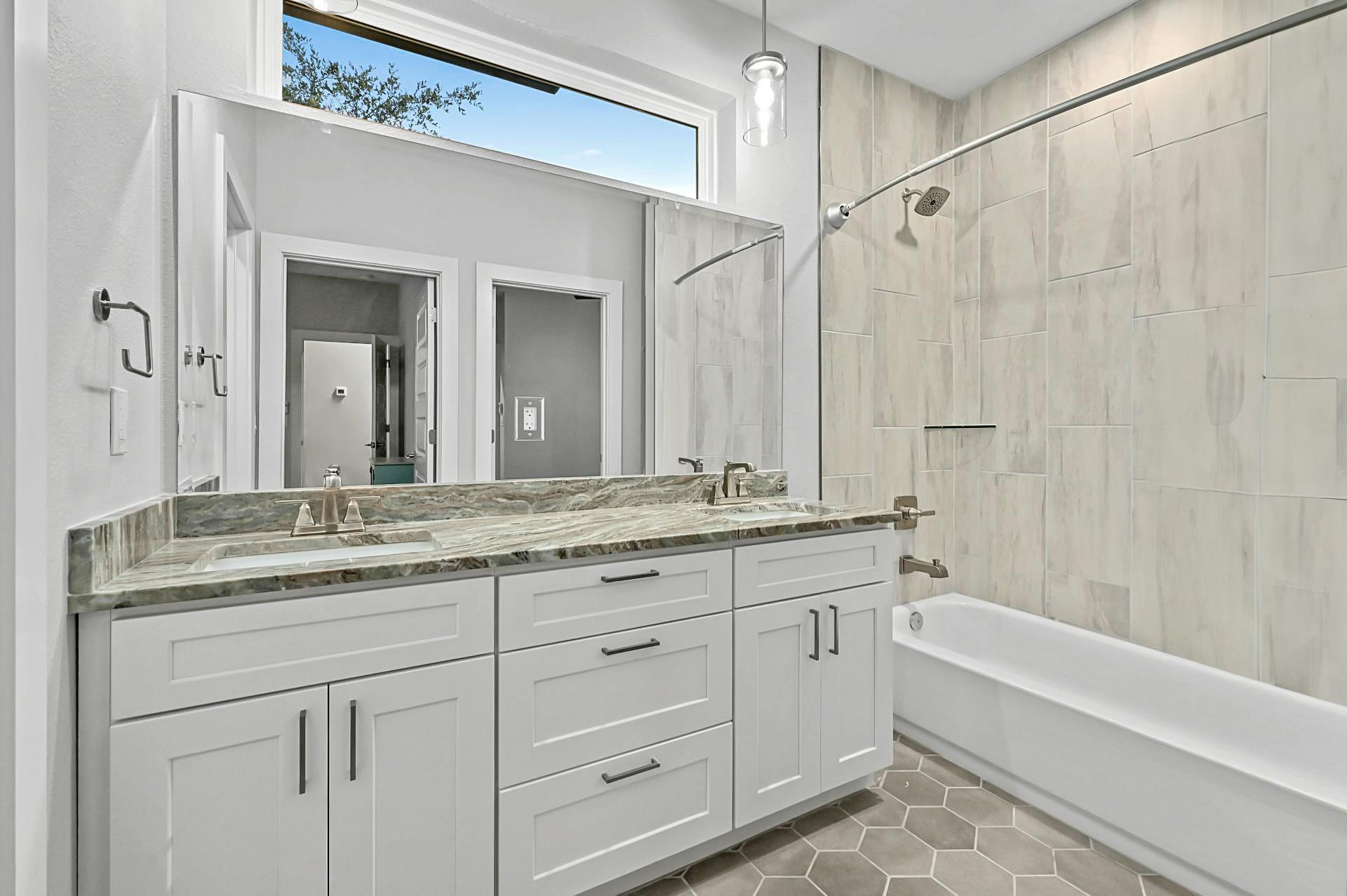 21201 Norris Cv, Lago Vista, TX 78645