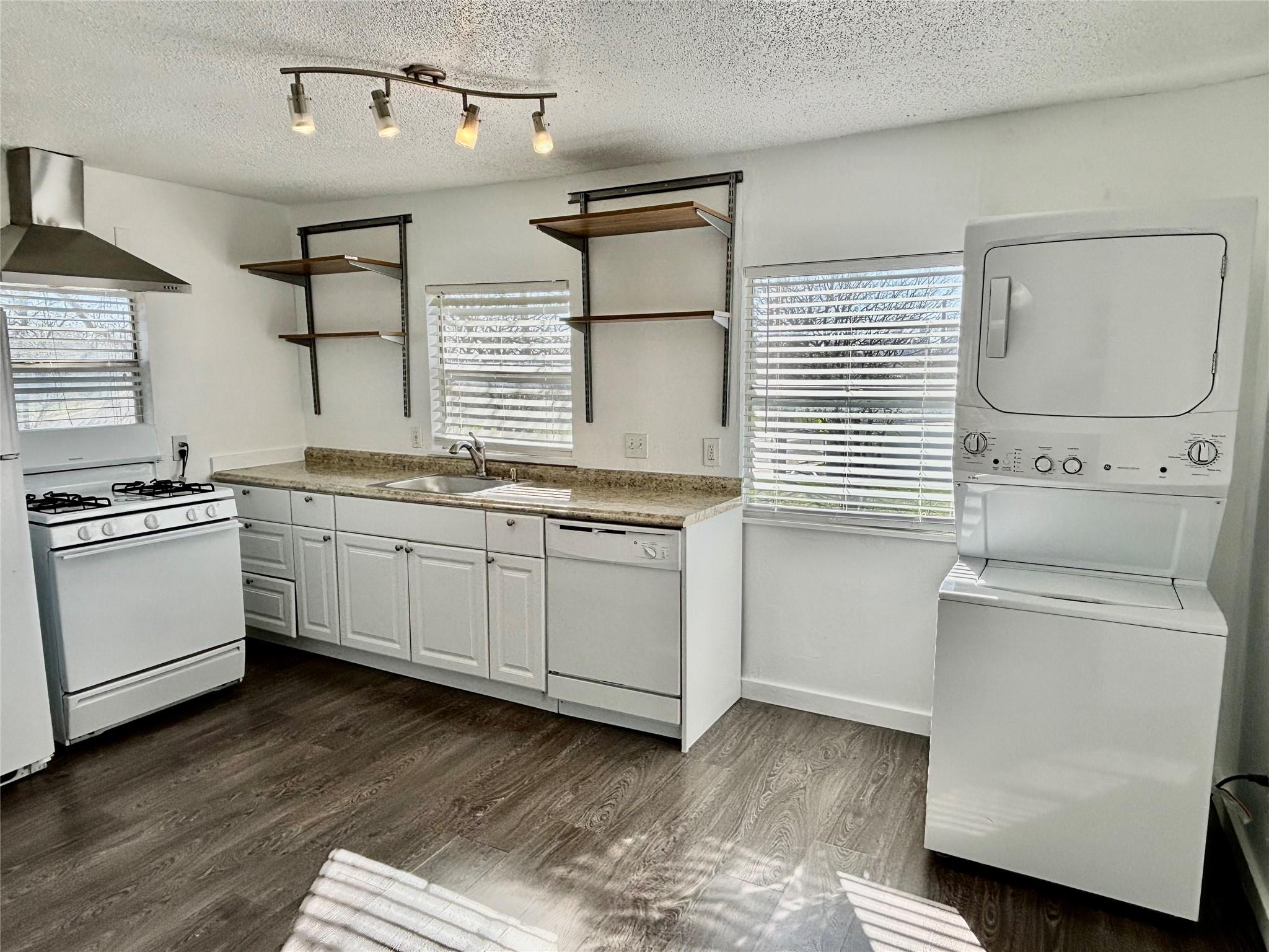 2906 E 12th St, Austin, TX 78702