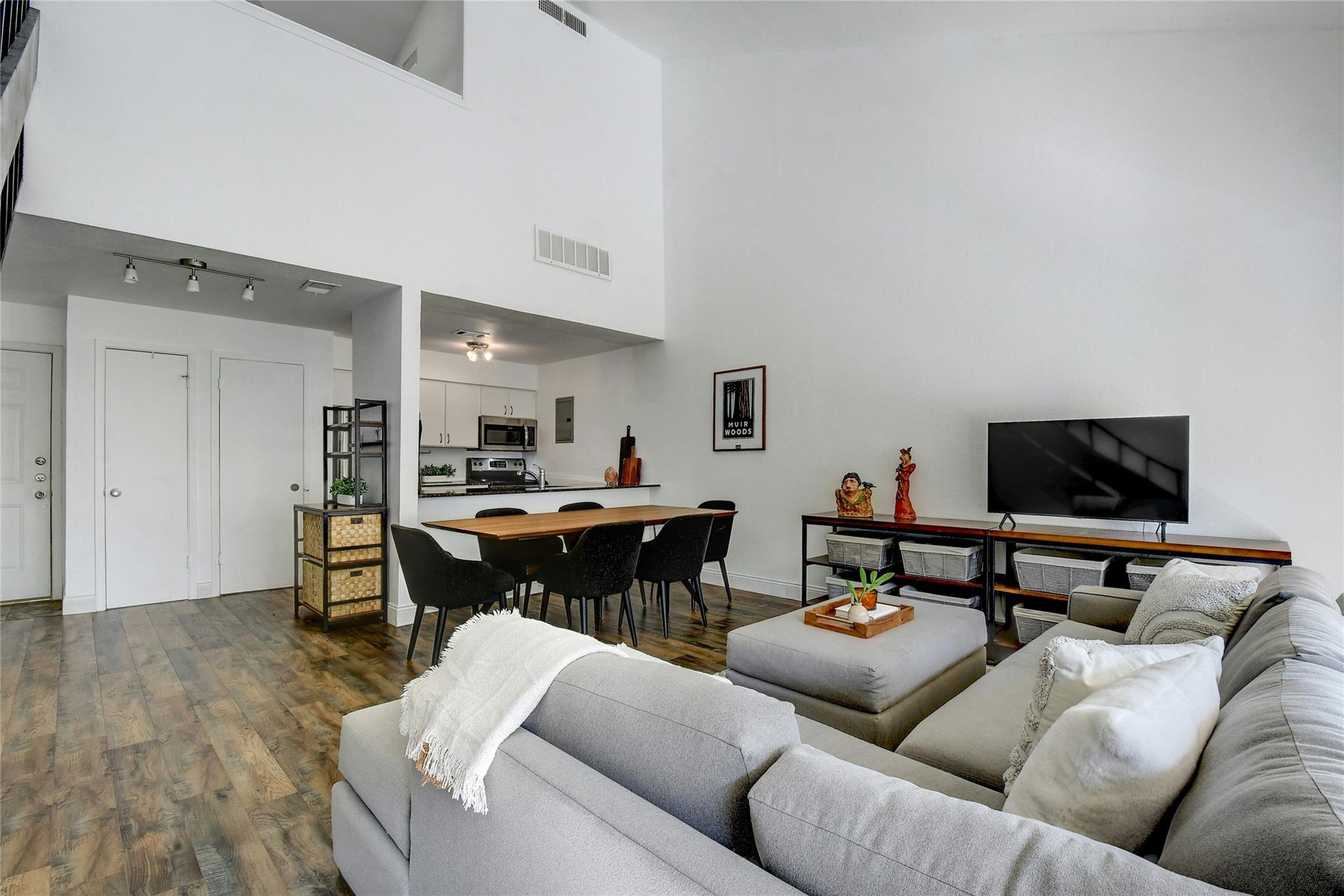 1818 S Lakeshore Blvd # 30, Austin, TX 78741