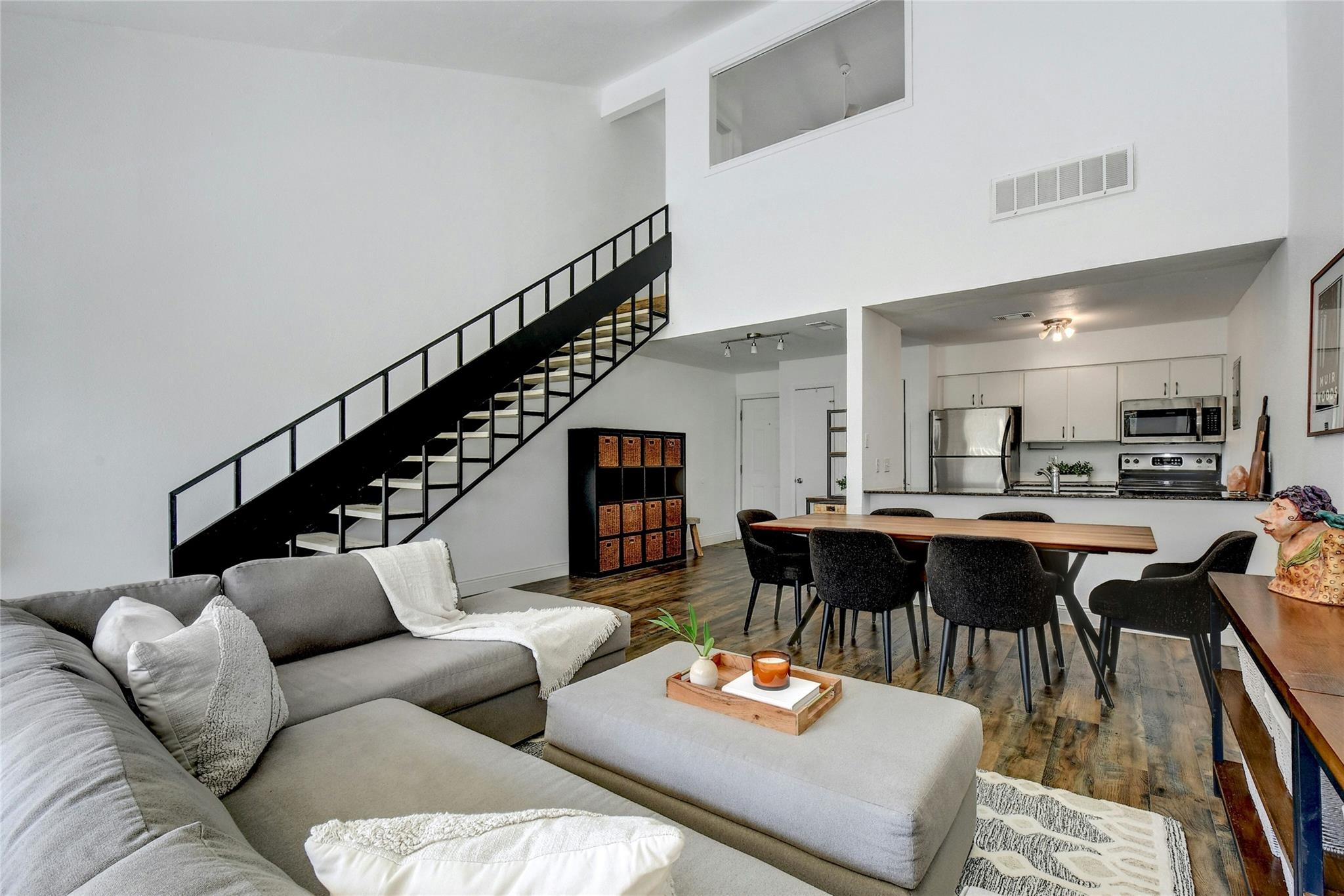 1818 S Lakeshore Blvd # 30, Austin, TX 78741