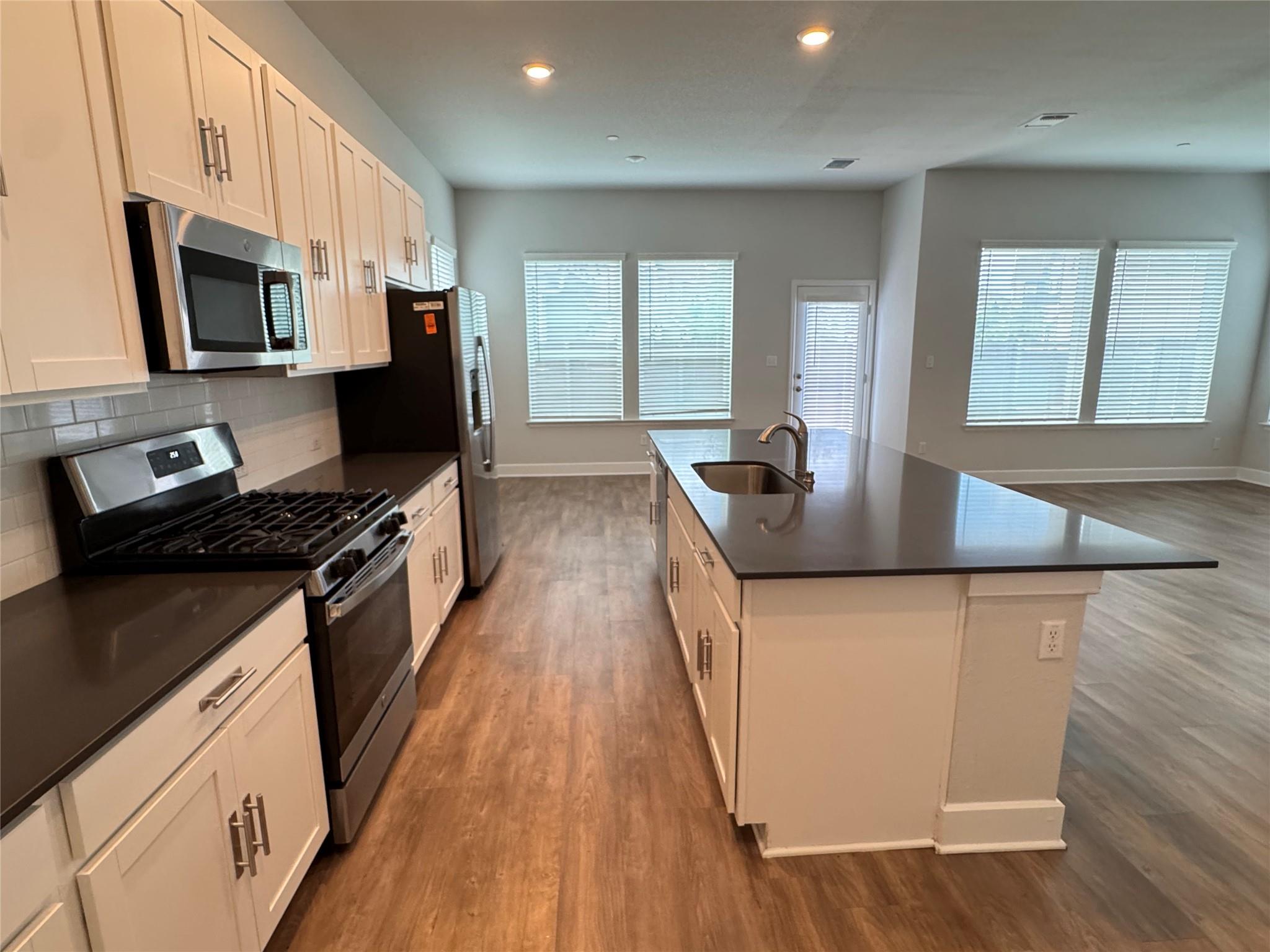 3000 Chisholm Trail Rd # 33, Round Rock, TX 78681