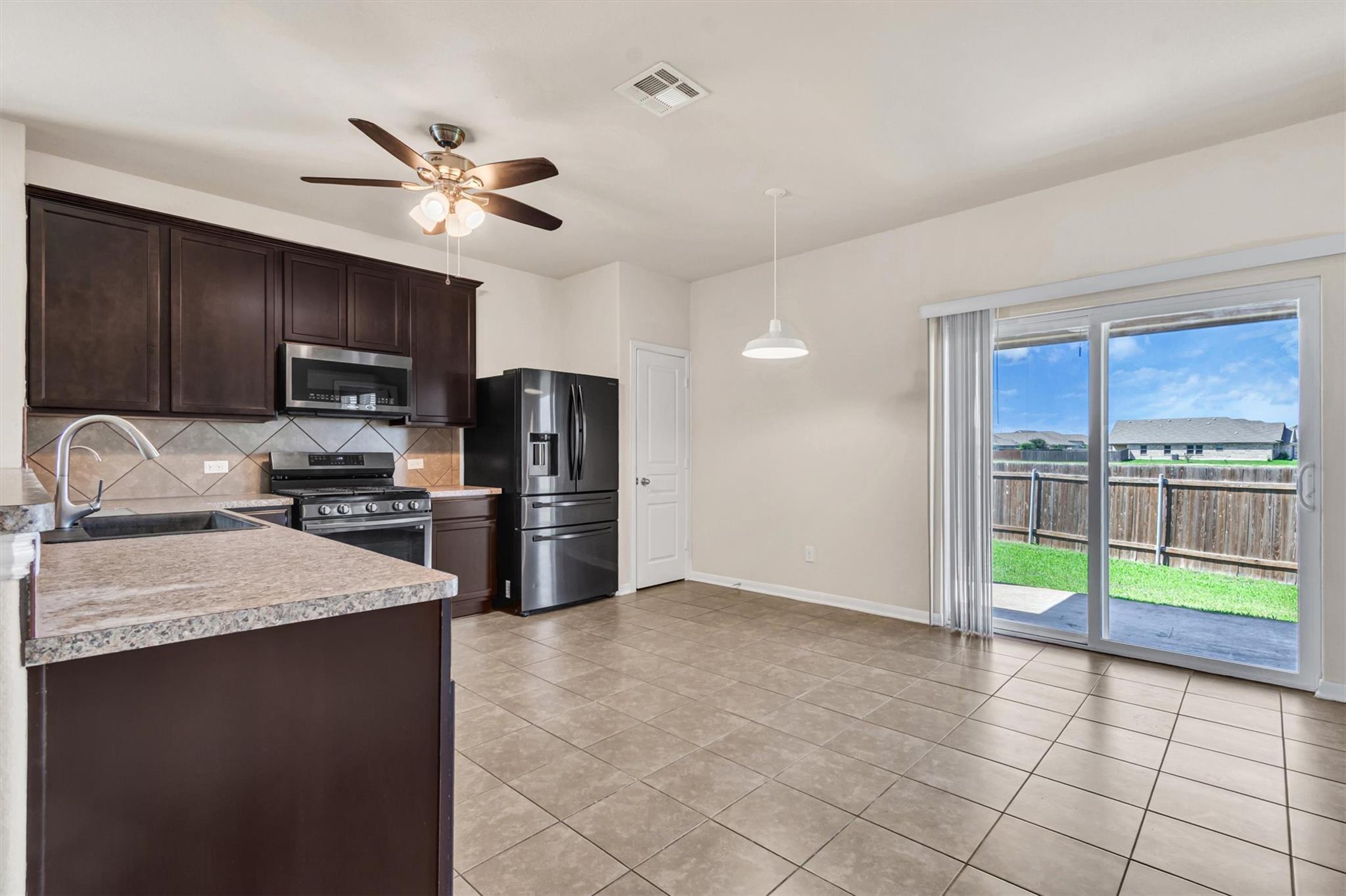 1212 Tricia Cv, Hutto, TX 78634