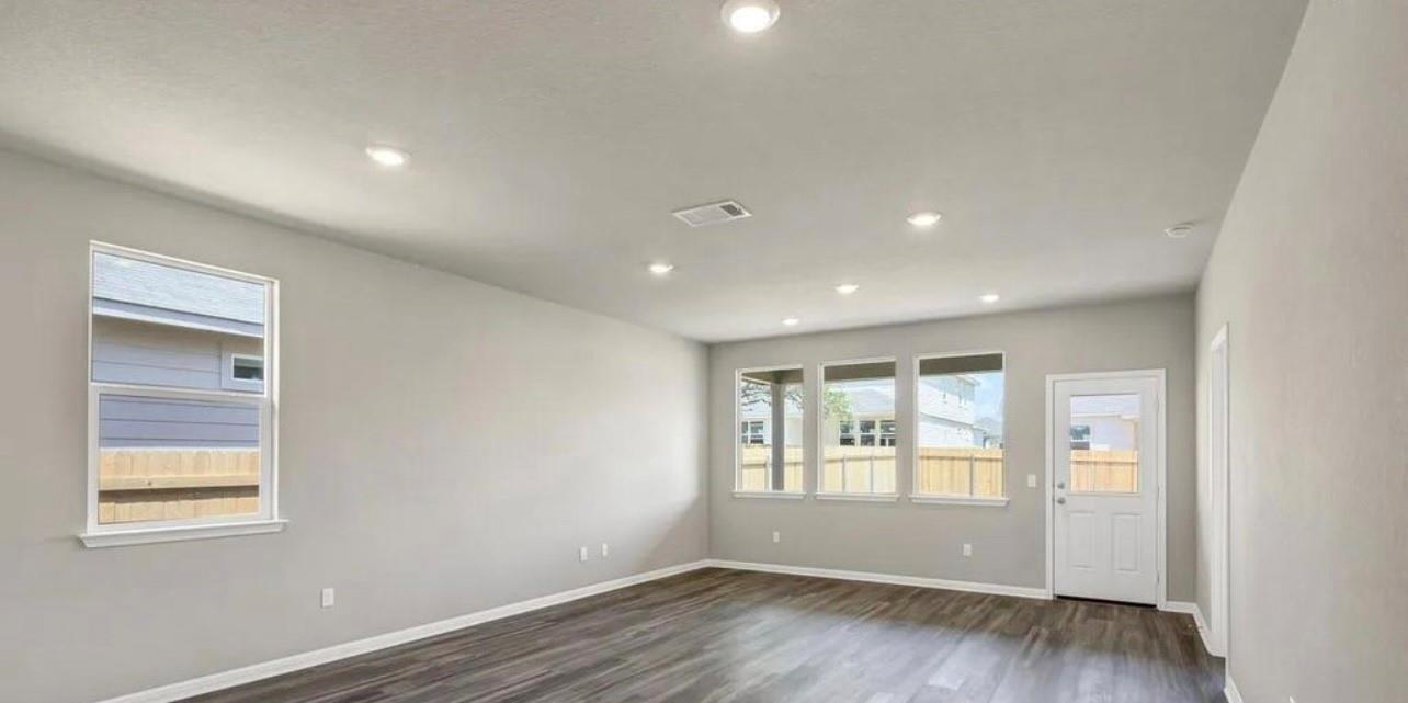 400 Barton Creek Ln, Hutto, TX 78634