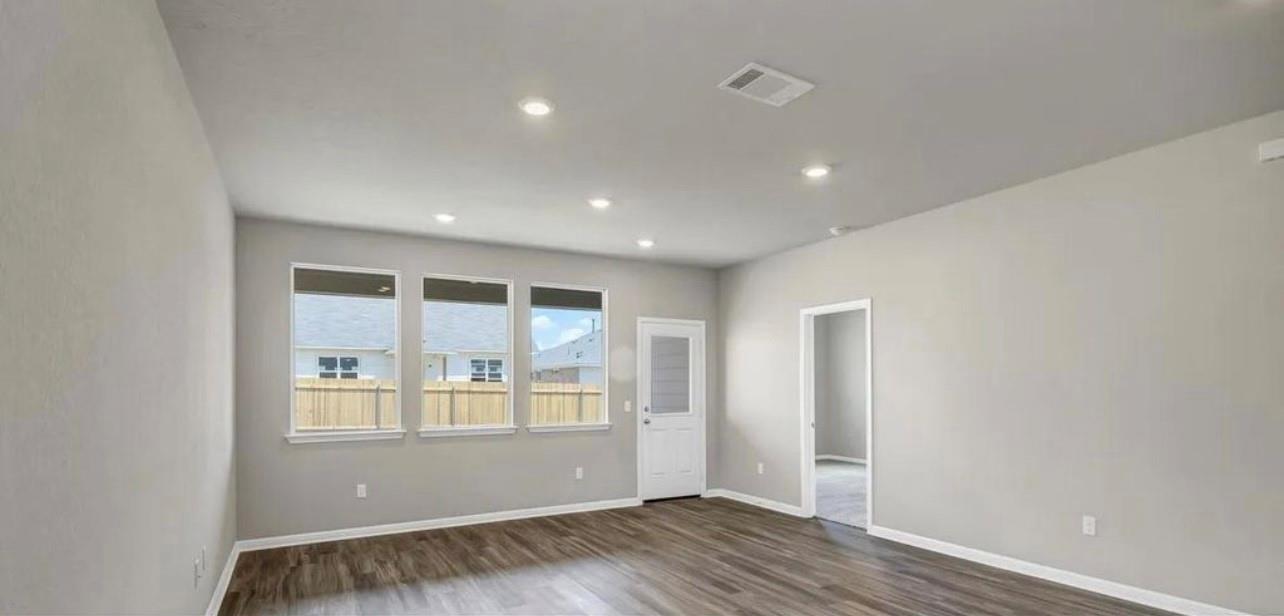 400 Barton Creek Ln, Hutto, TX 78634