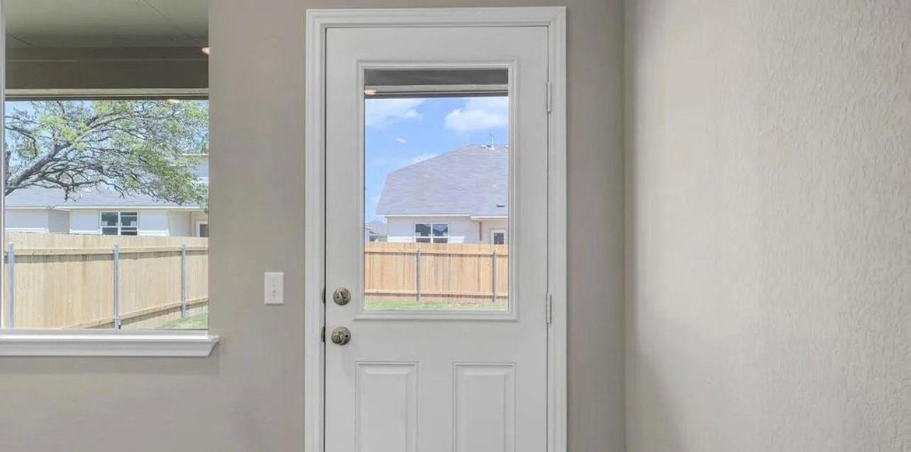 400 Barton Creek Ln, Hutto, TX 78634