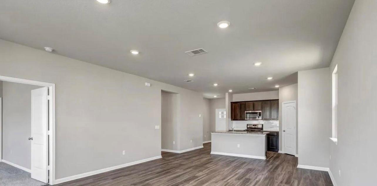 400 Barton Creek Ln, Hutto, TX 78634