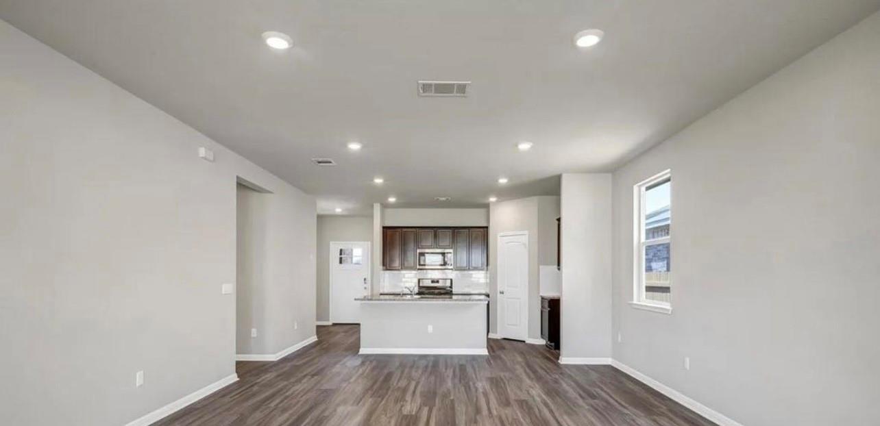 400 Barton Creek Ln, Hutto, TX 78634