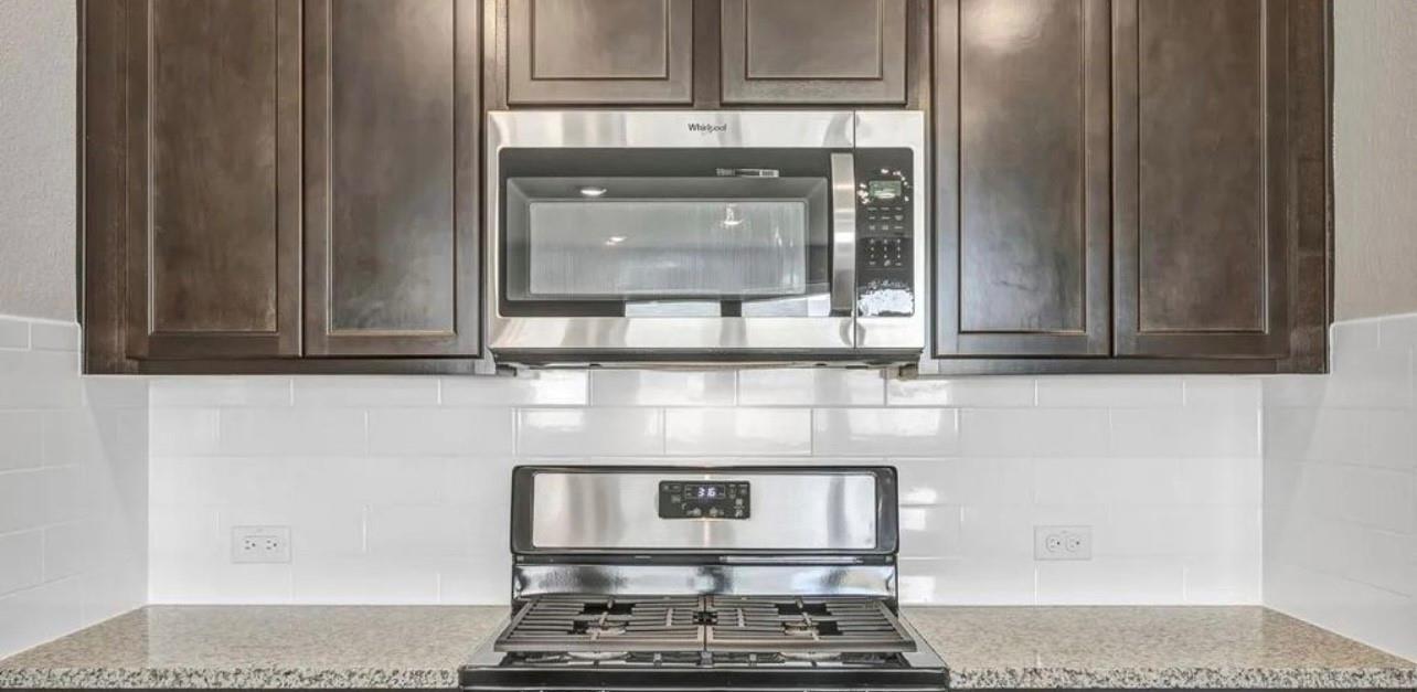 400 Barton Creek Ln, Hutto, TX 78634