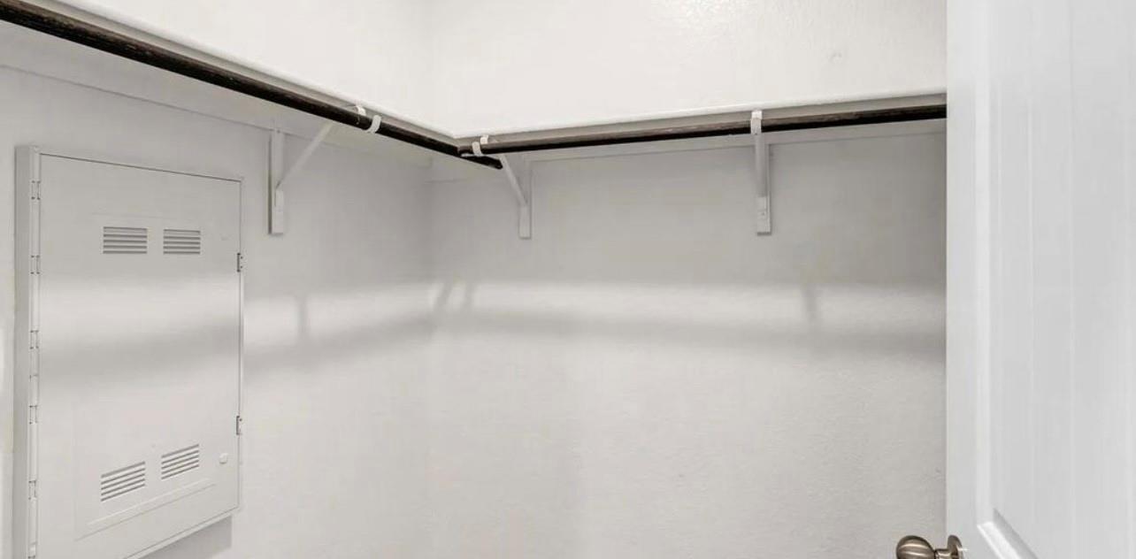 400 Barton Creek Ln, Hutto, TX 78634