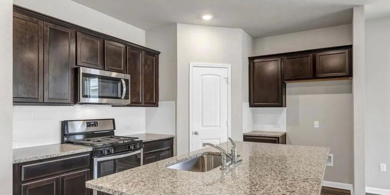 400 Barton Creek Ln, Hutto, TX 78634