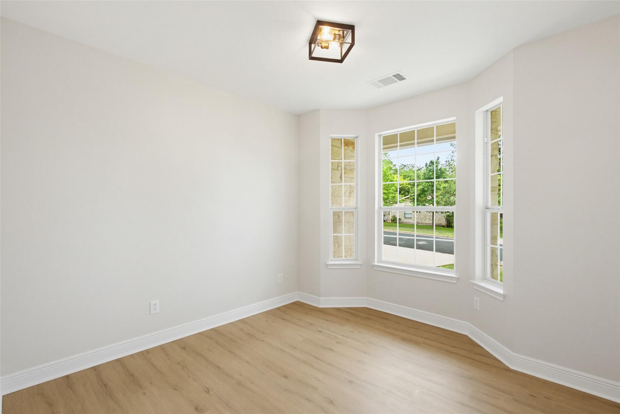 302 Deepwood Dr, Georgetown, TX 78628