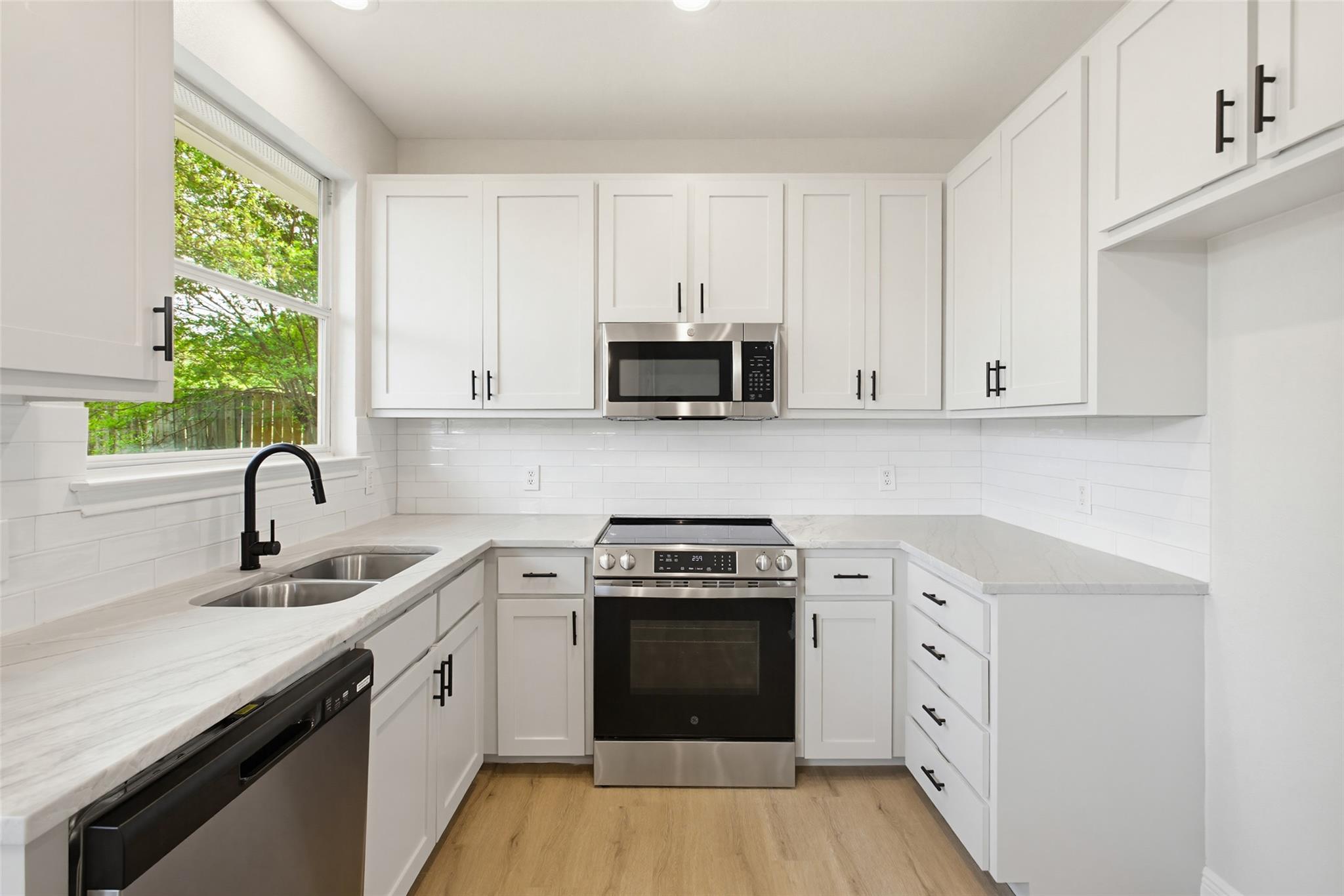 302 Deepwood Dr, Georgetown, TX 78628