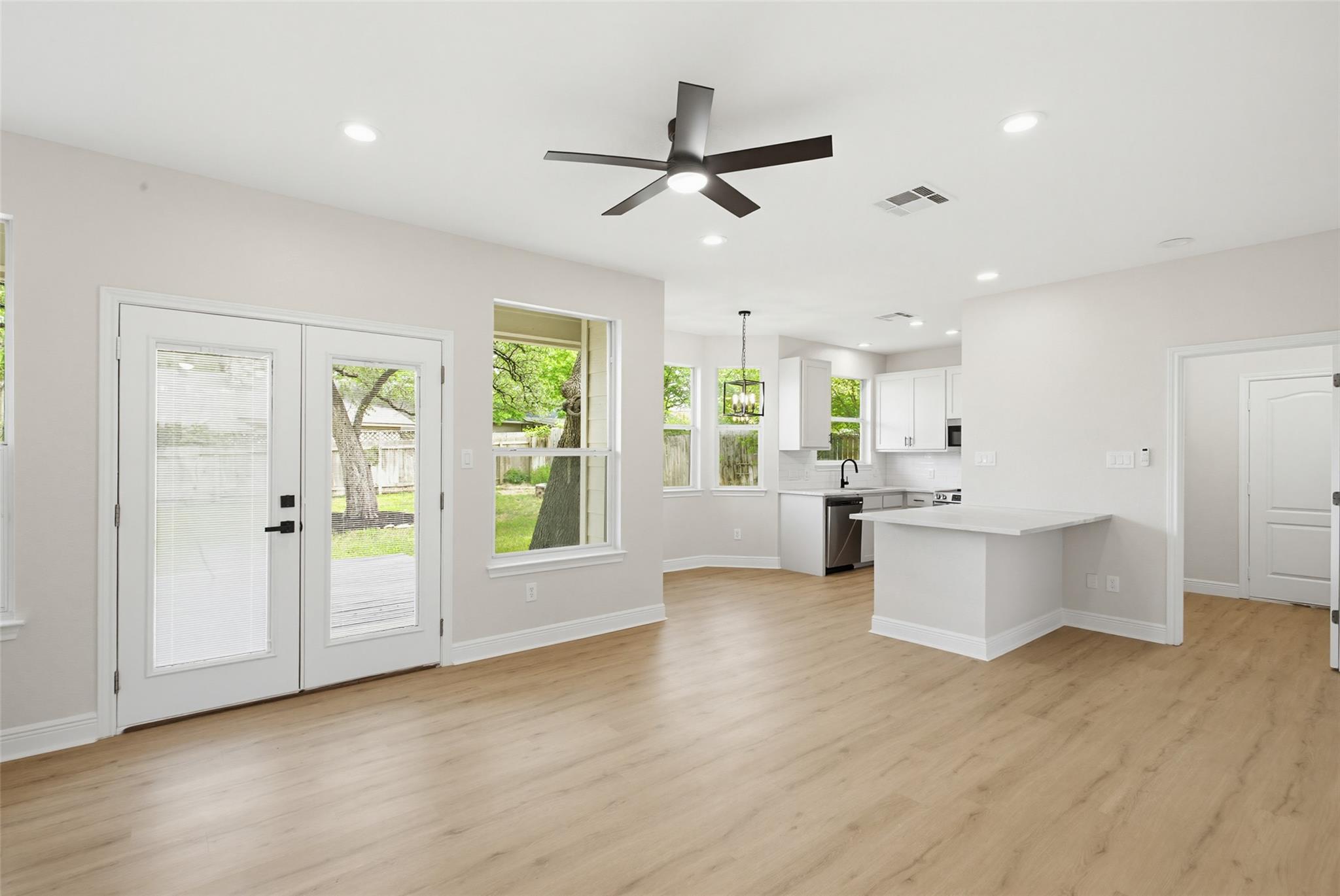 302 Deepwood Dr, Georgetown, TX 78628