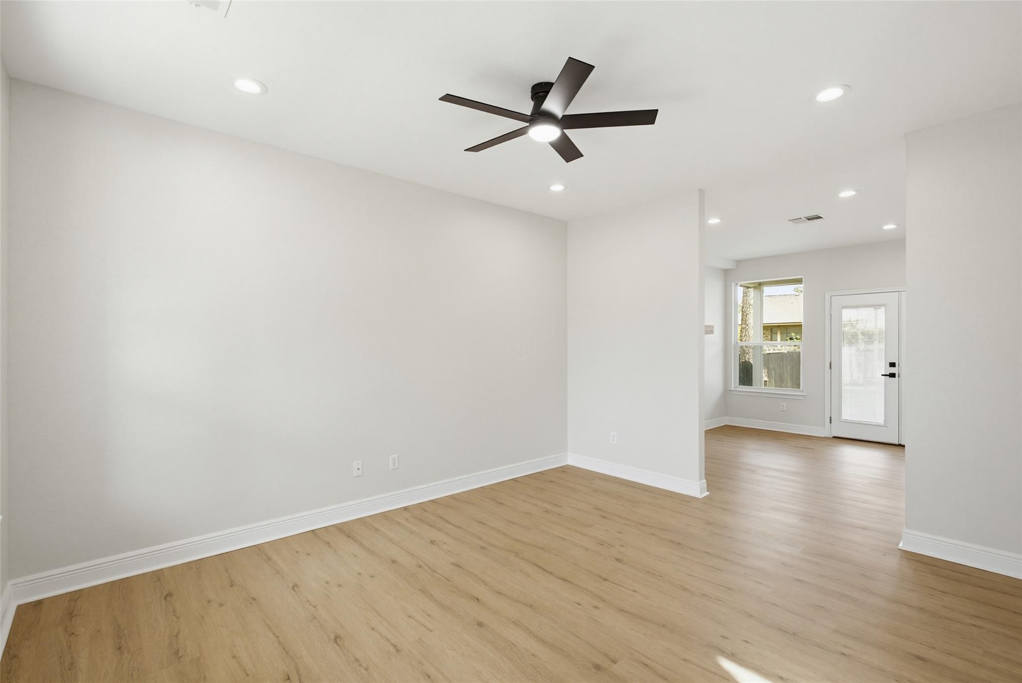 302 Deepwood Dr, Georgetown, TX 78628