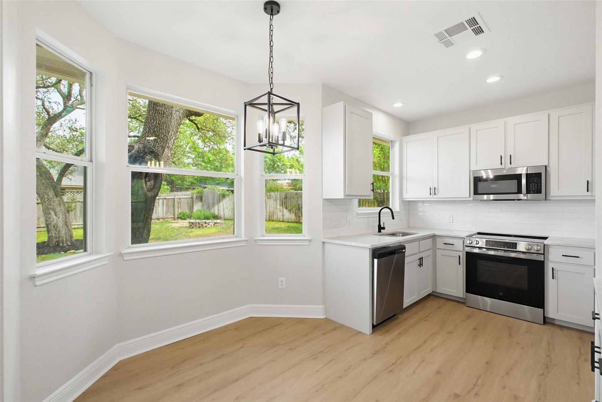 302 Deepwood Dr, Georgetown, TX 78628