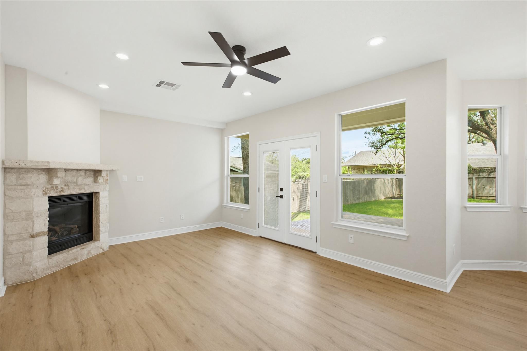 302 Deepwood Dr, Georgetown, TX 78628