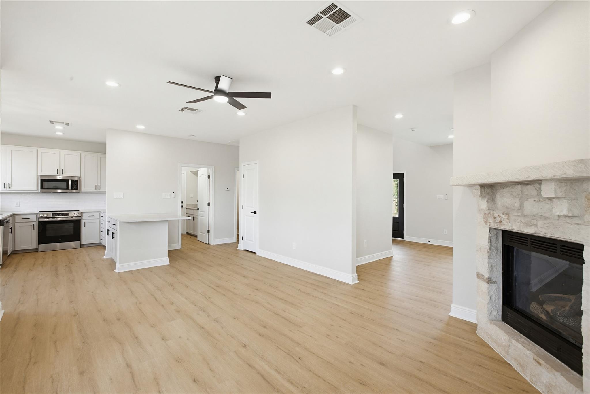 302 Deepwood Dr, Georgetown, TX 78628