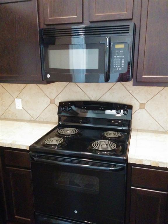 155 Creekside Villa Dr, Kyle, TX 78640