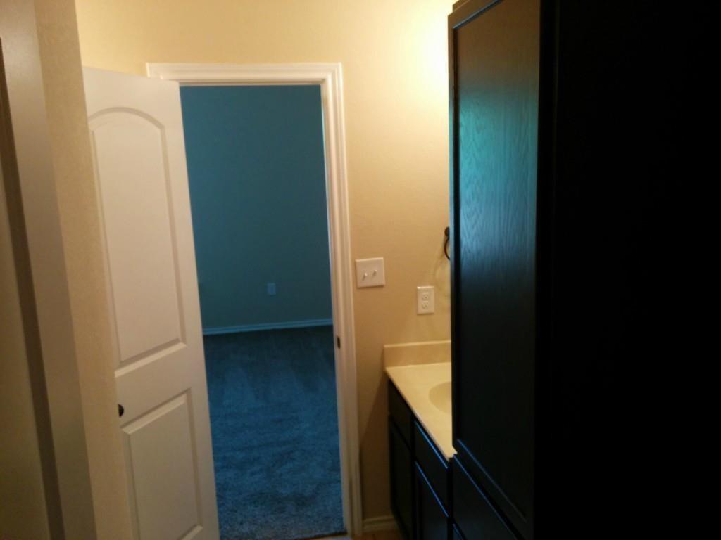 155 Creekside Villa Dr, Kyle, TX 78640