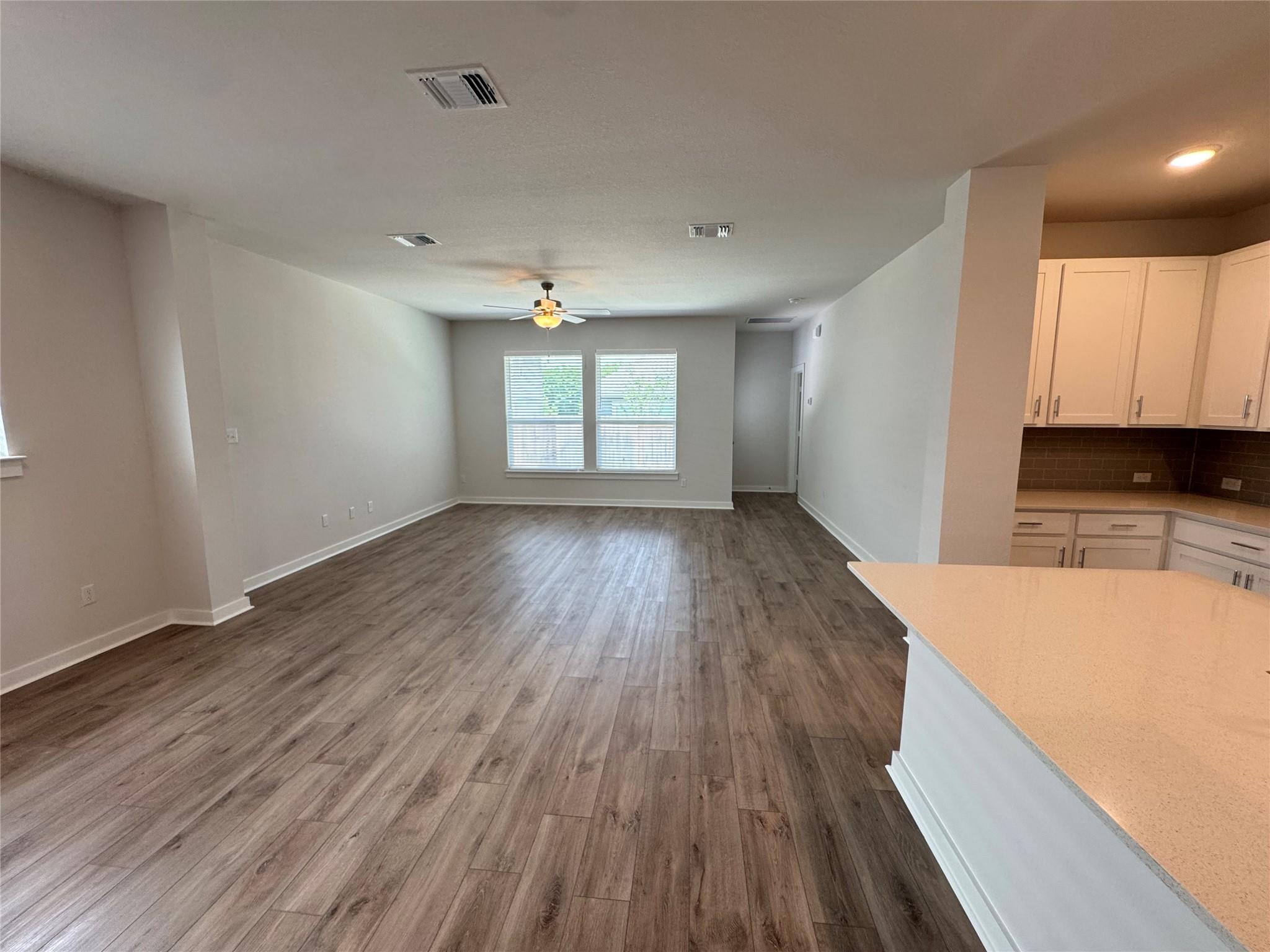 112 Corn Ln, Hutto, TX 78634