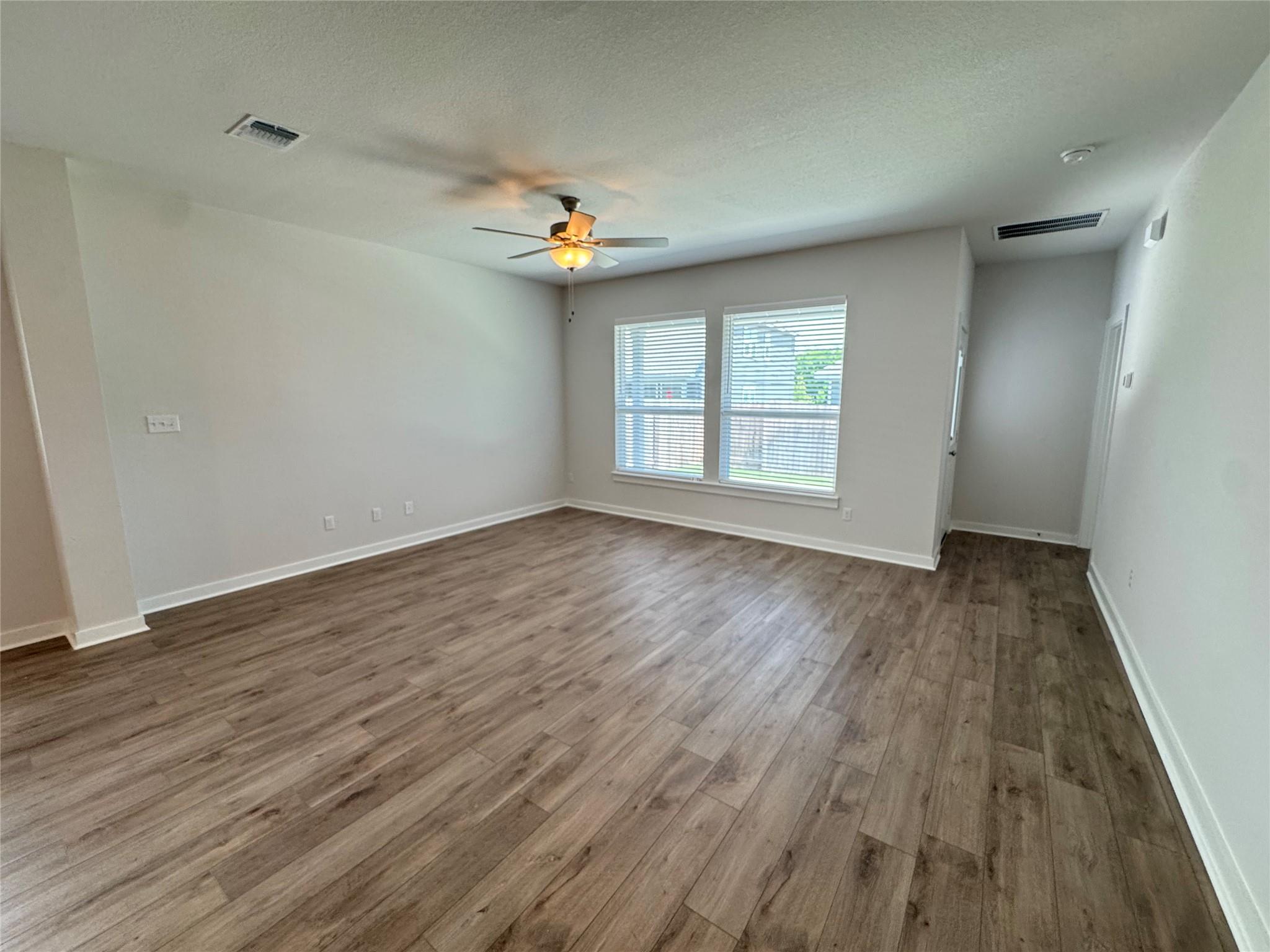 112 Corn Ln, Hutto, TX 78634