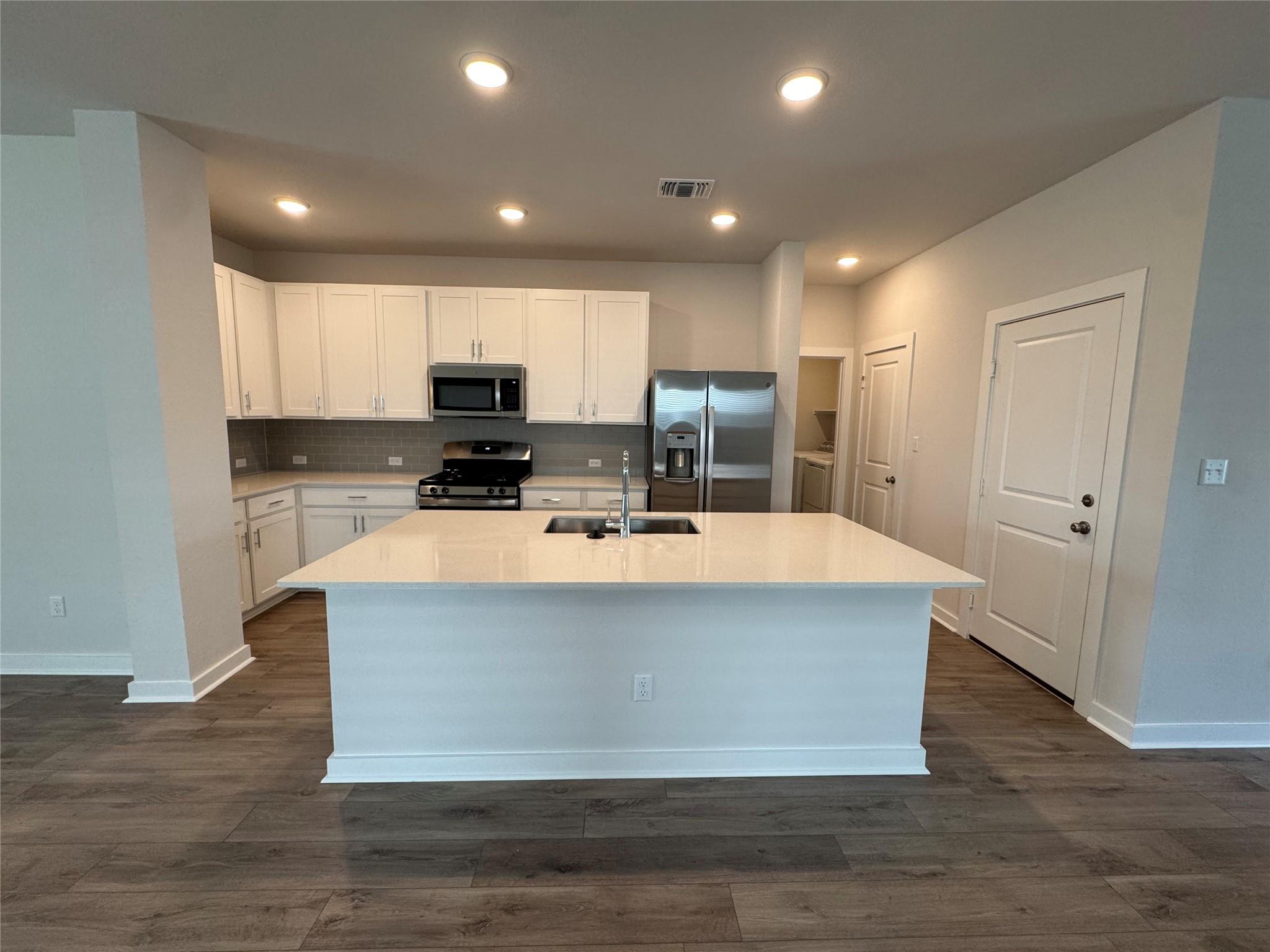 112 Corn Ln, Hutto, TX 78634