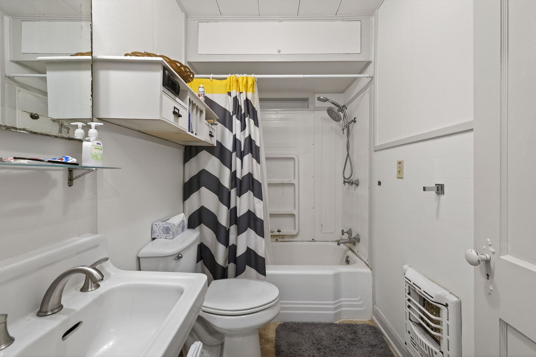 621 S Main St, Lockhart, TX 78644