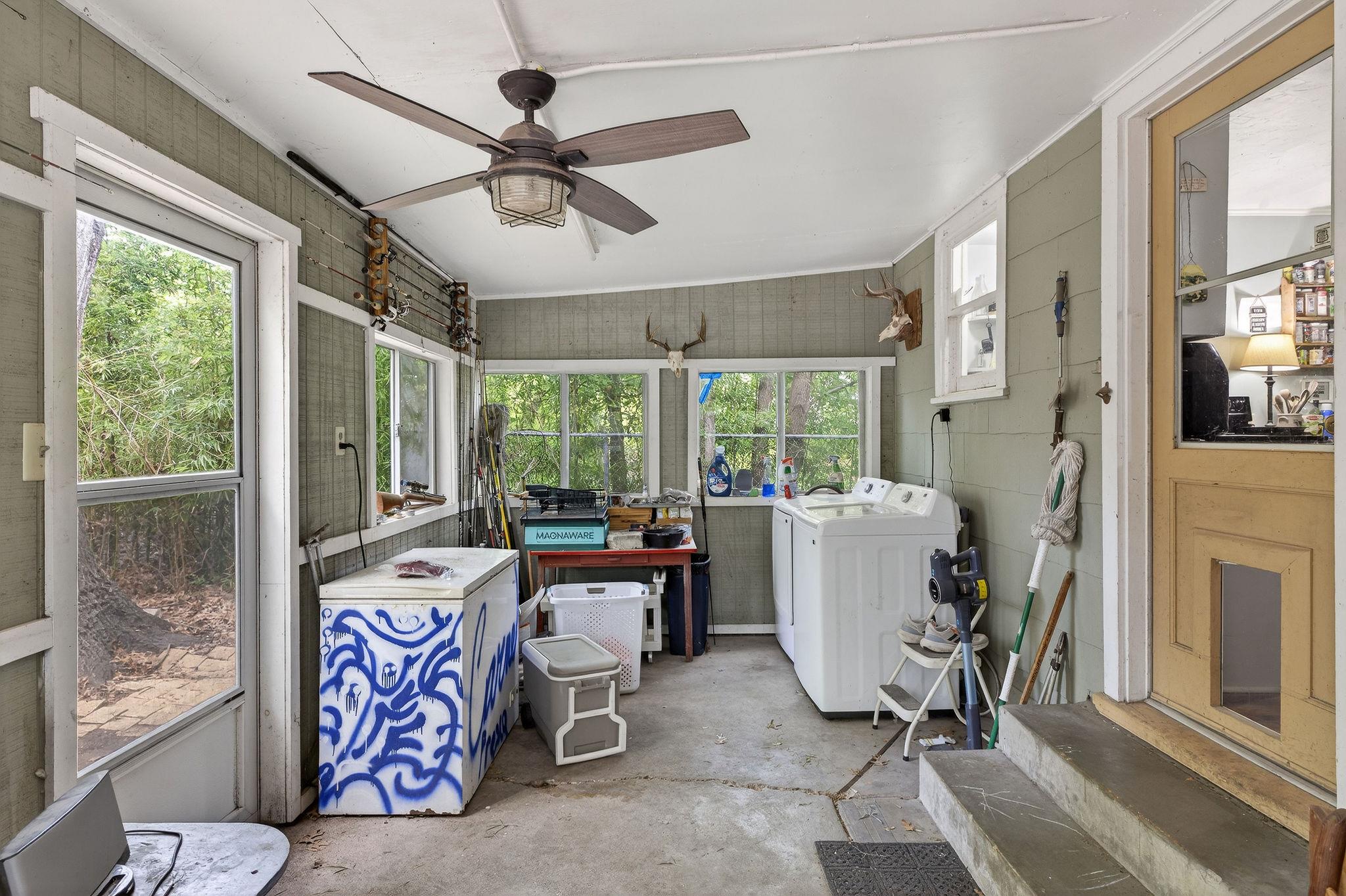 621 S Main St, Lockhart, TX 78644