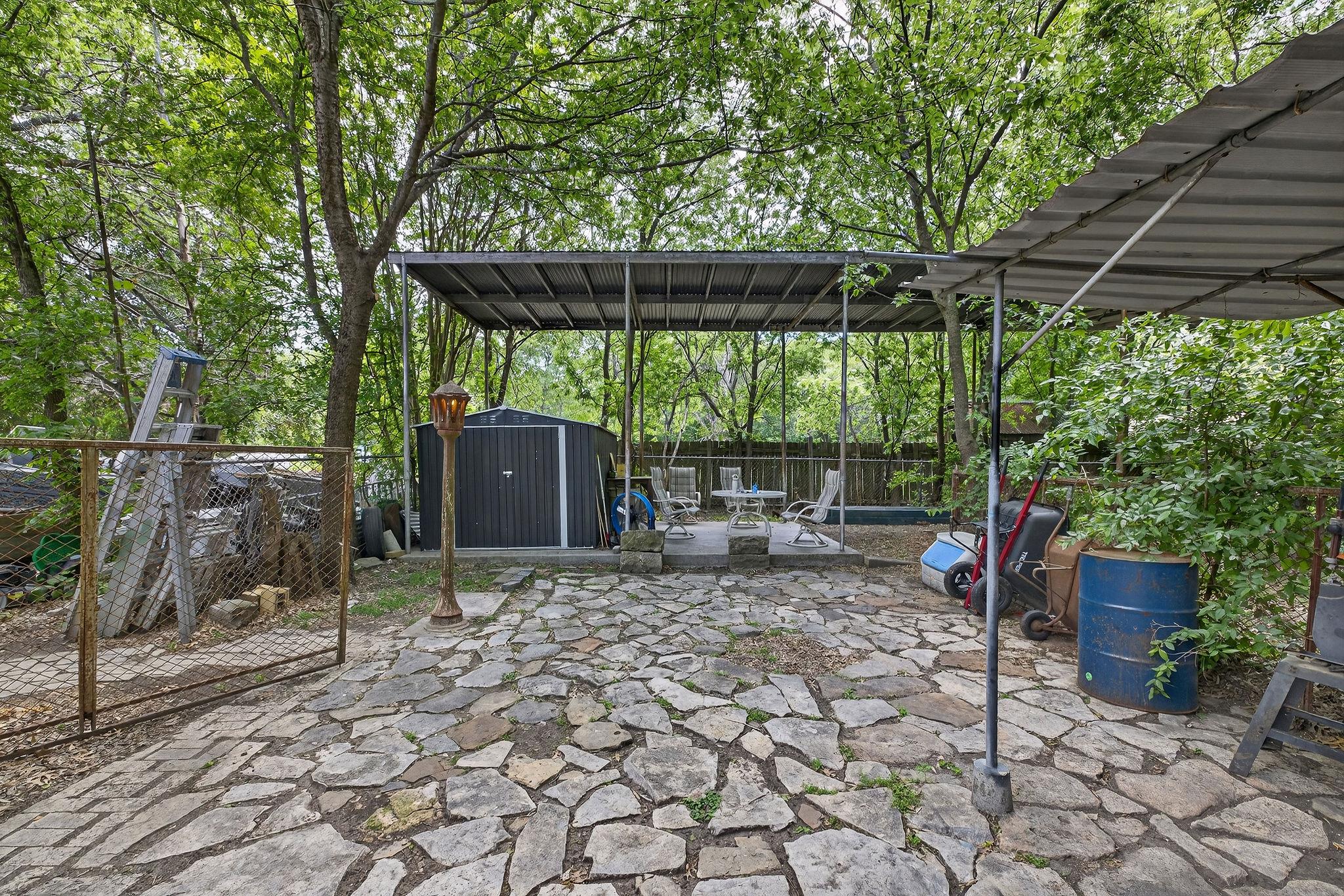 621 S Main St, Lockhart, TX 78644