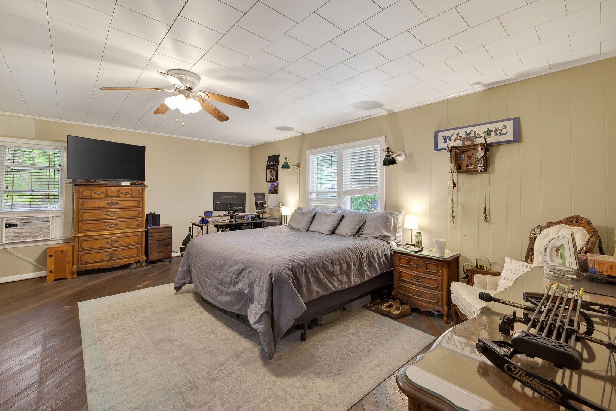 621 S Main St, Lockhart, TX 78644