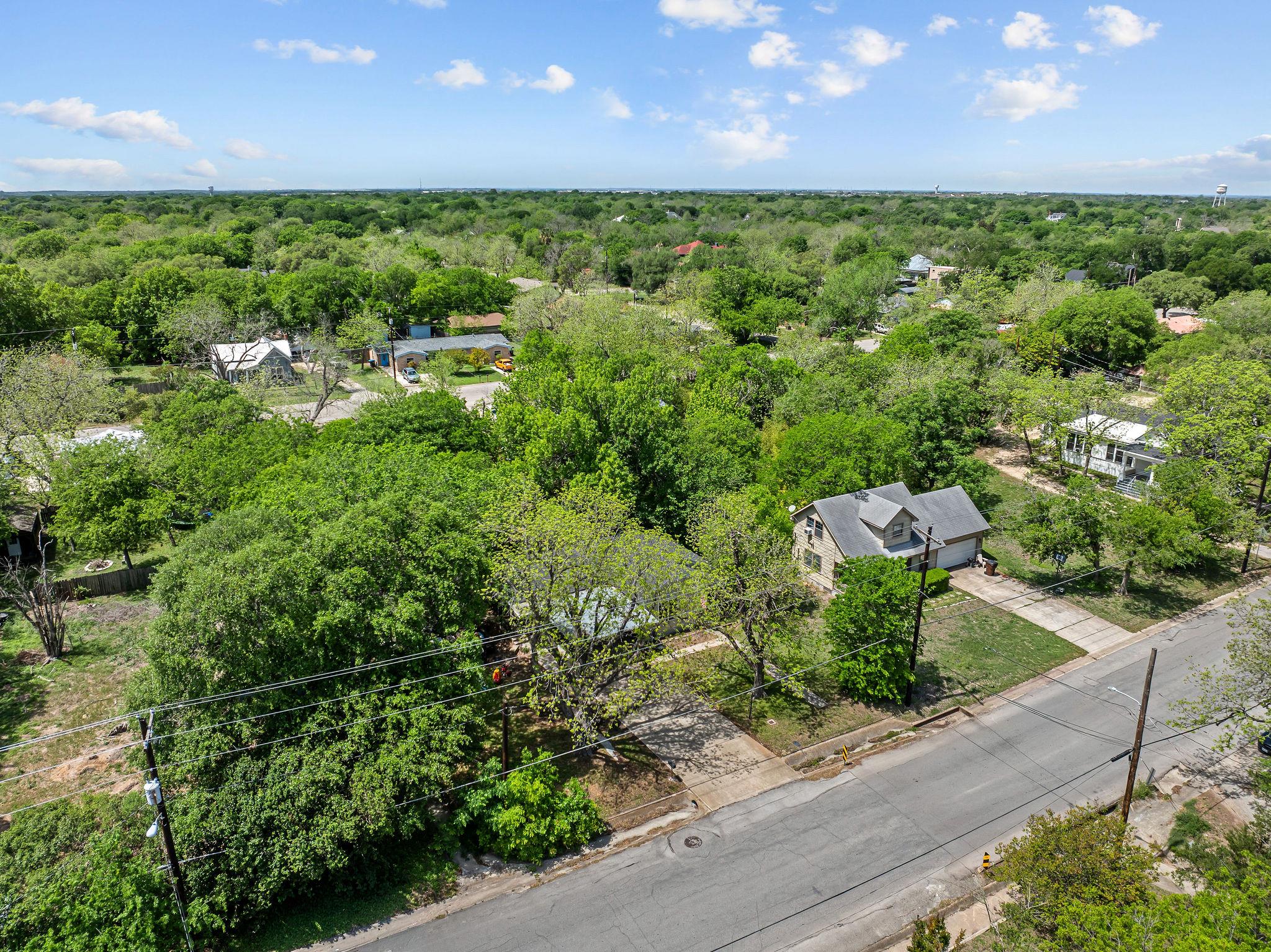 621 S Main St, Lockhart, TX 78644