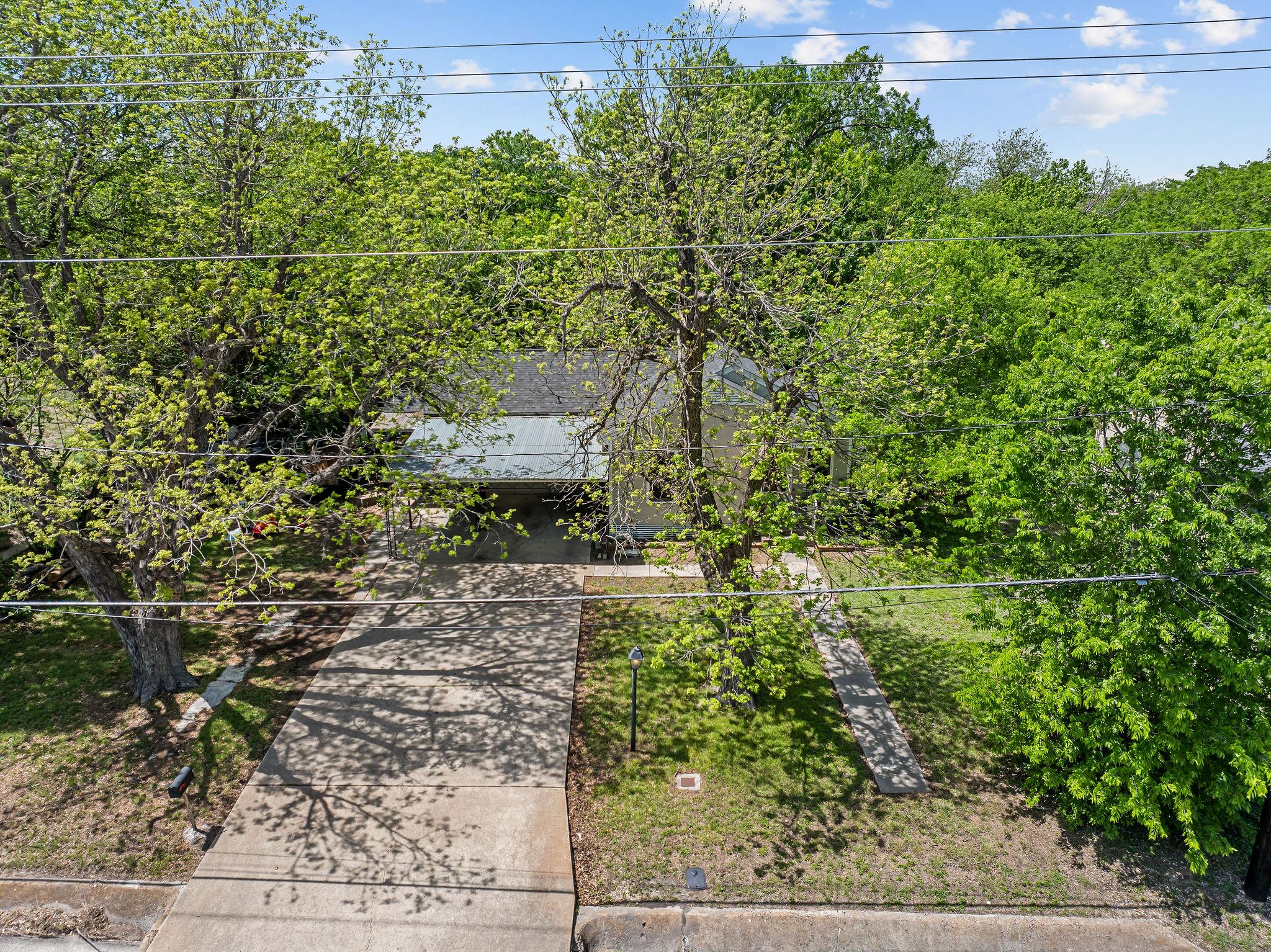 621 S Main St, Lockhart, TX 78644