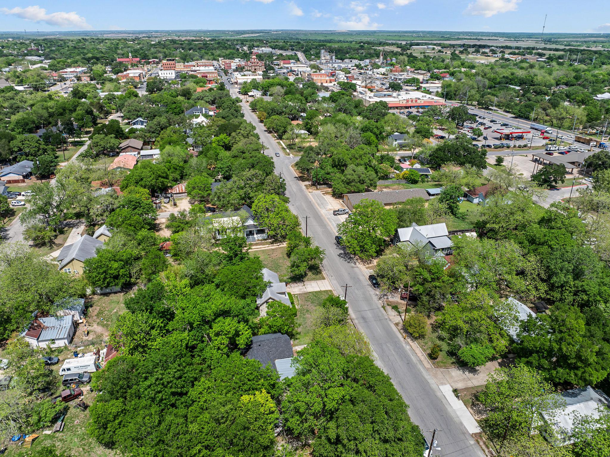 621 S Main St, Lockhart, TX 78644