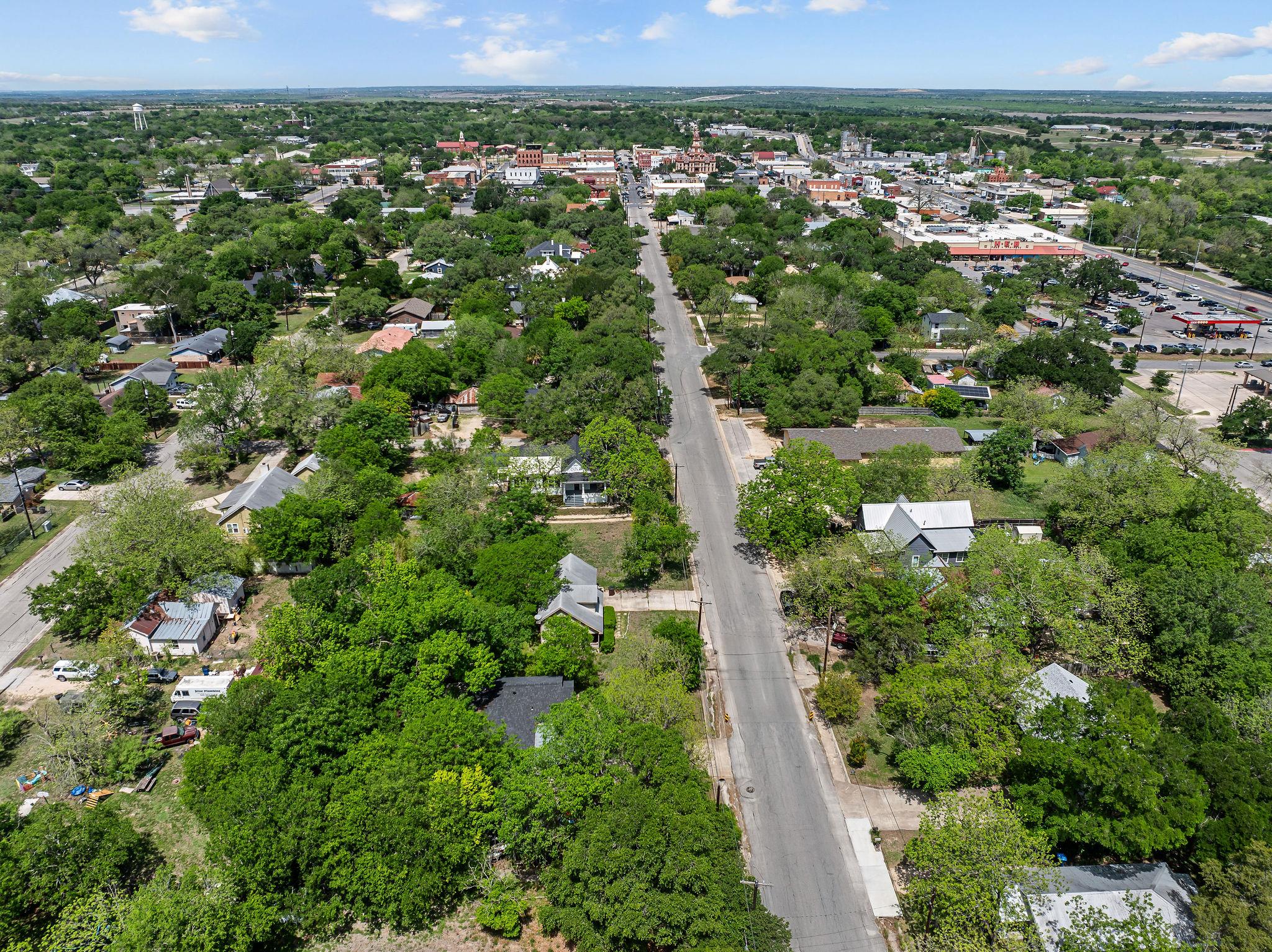 621 S Main St, Lockhart, TX 78644