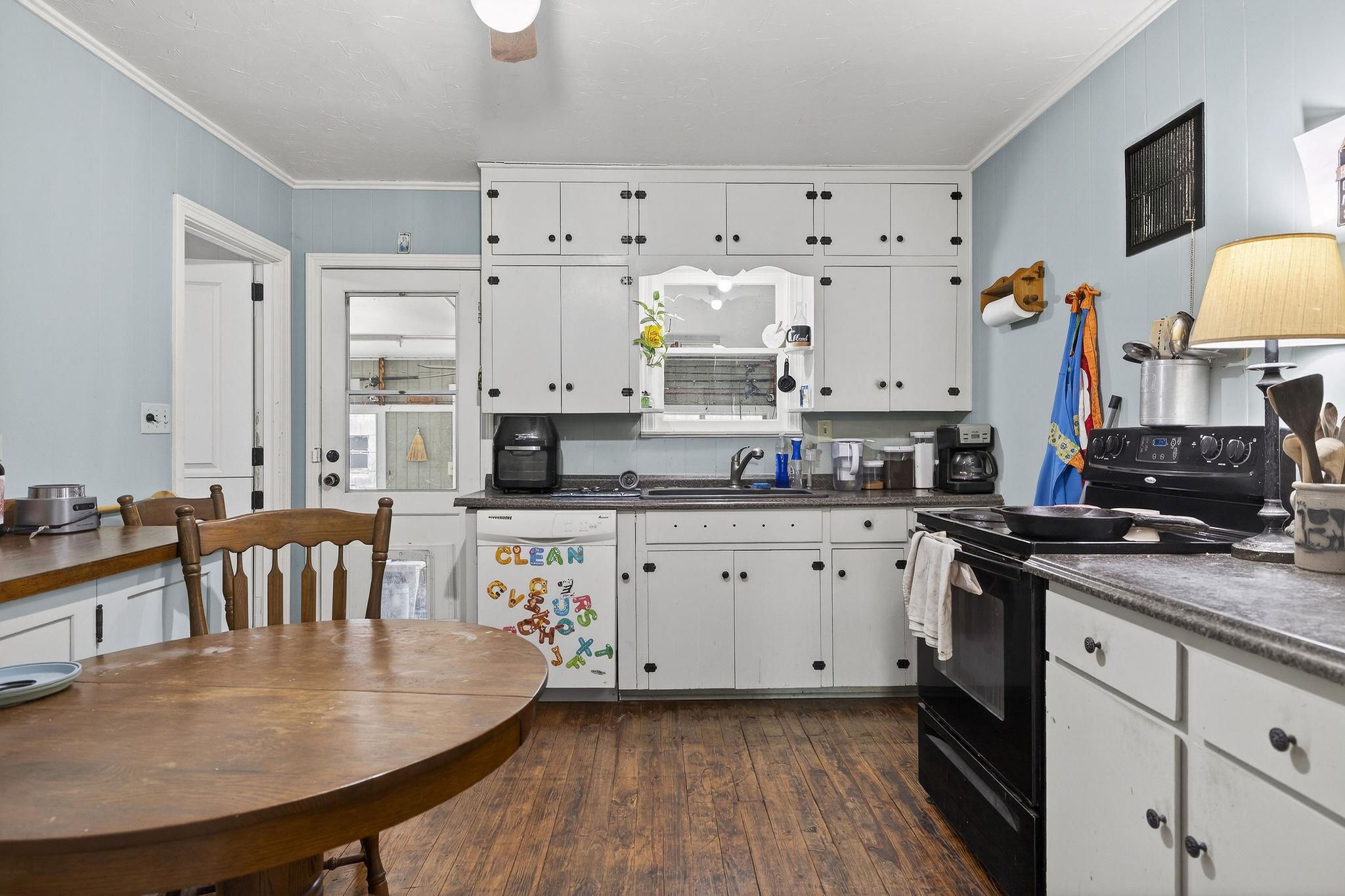 621 S Main St, Lockhart, TX 78644