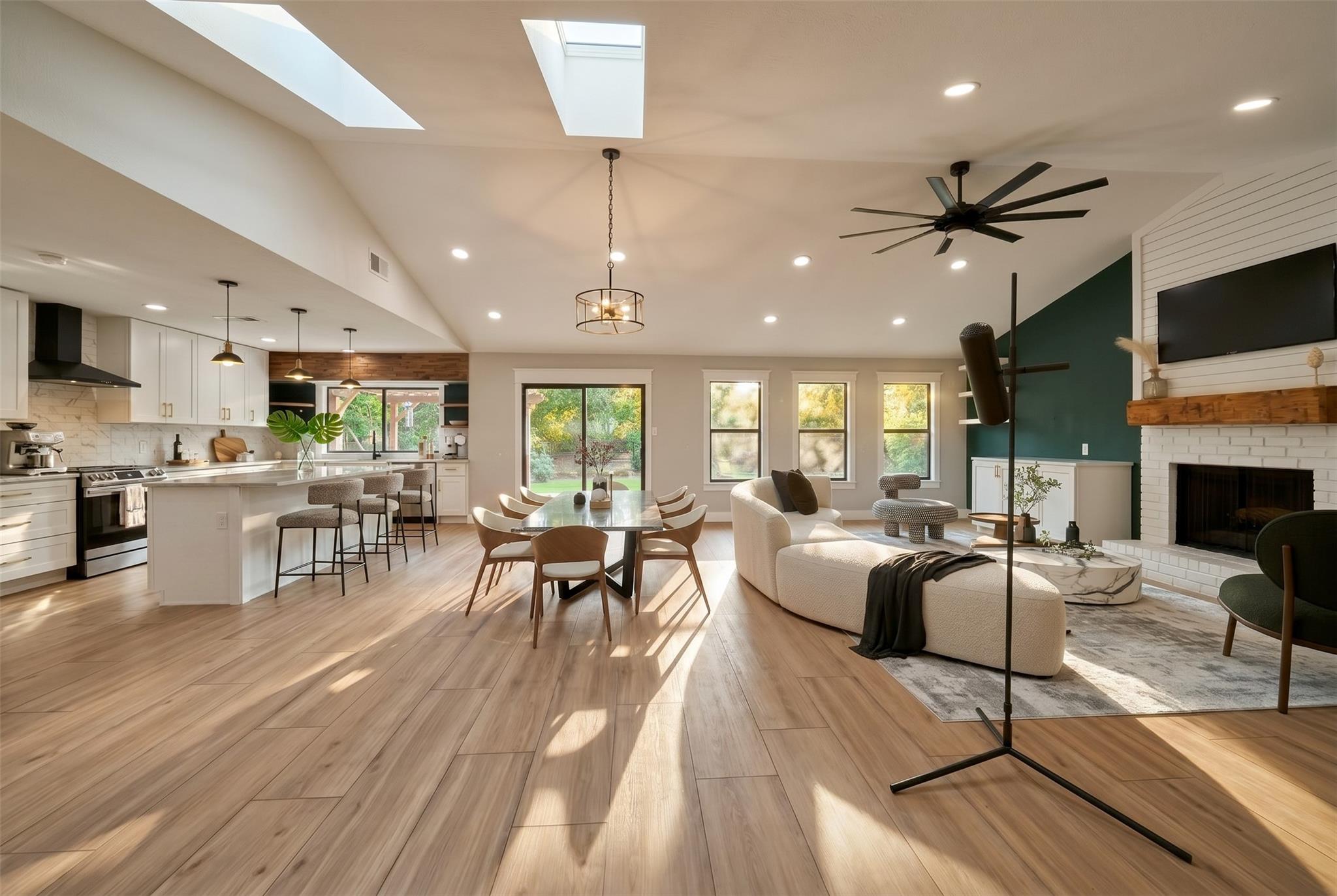 6703 Danwood Dr, Austin, TX 78759