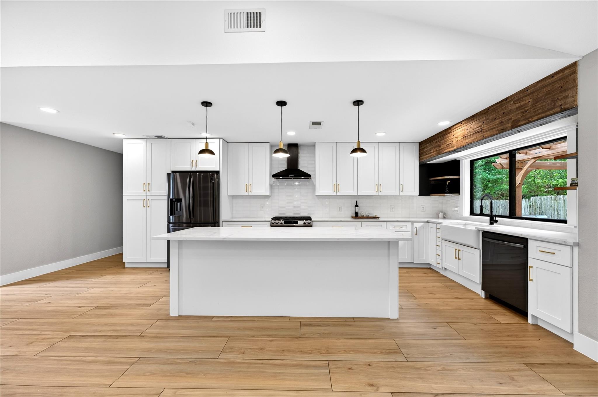 6703 Danwood Dr, Austin, TX 78759