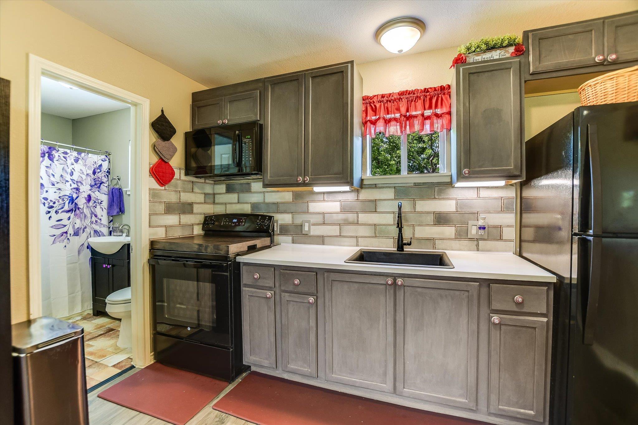 620 E Fm 243, Bertram, TX 78605