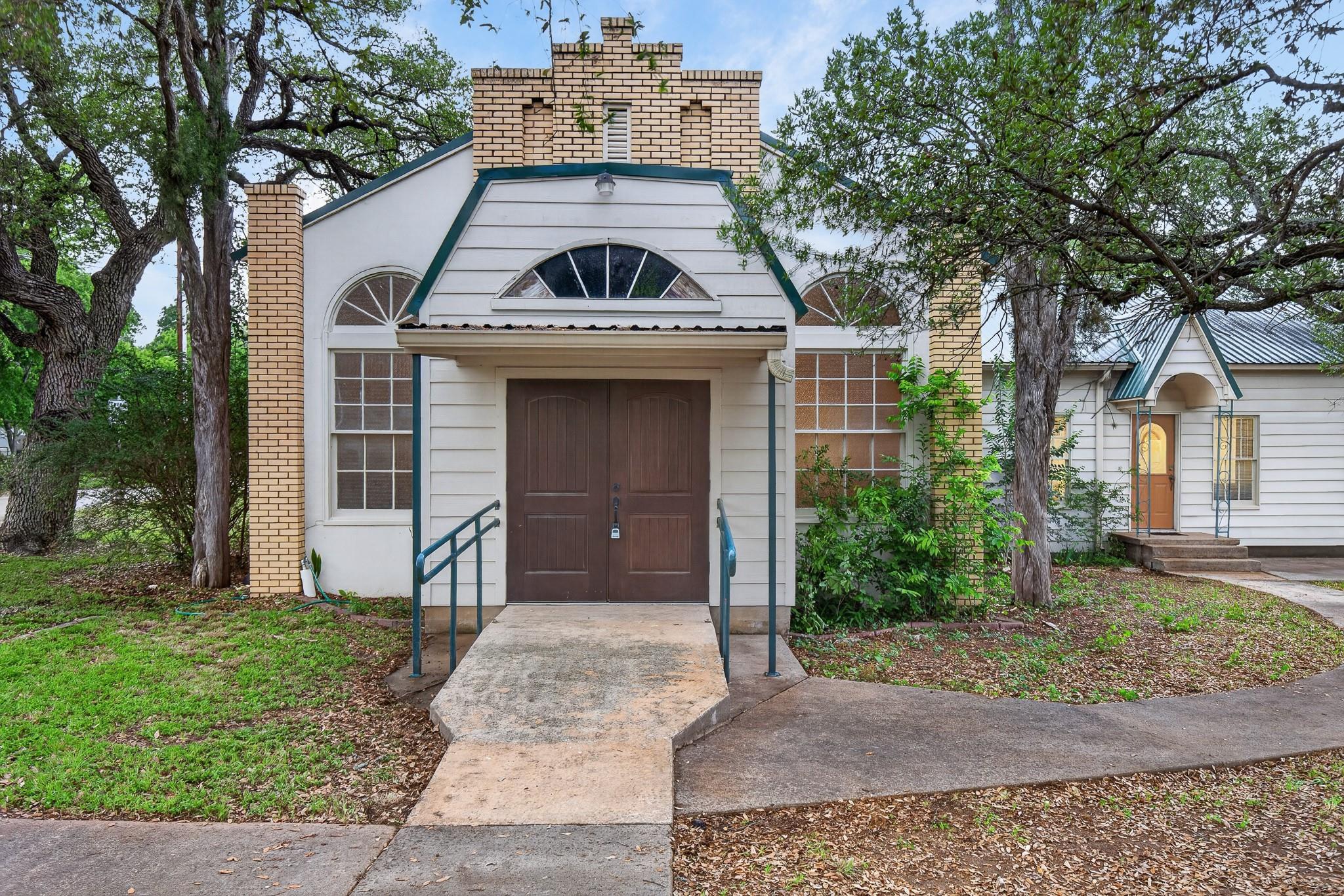 410 N West, Bertram, TX 78605