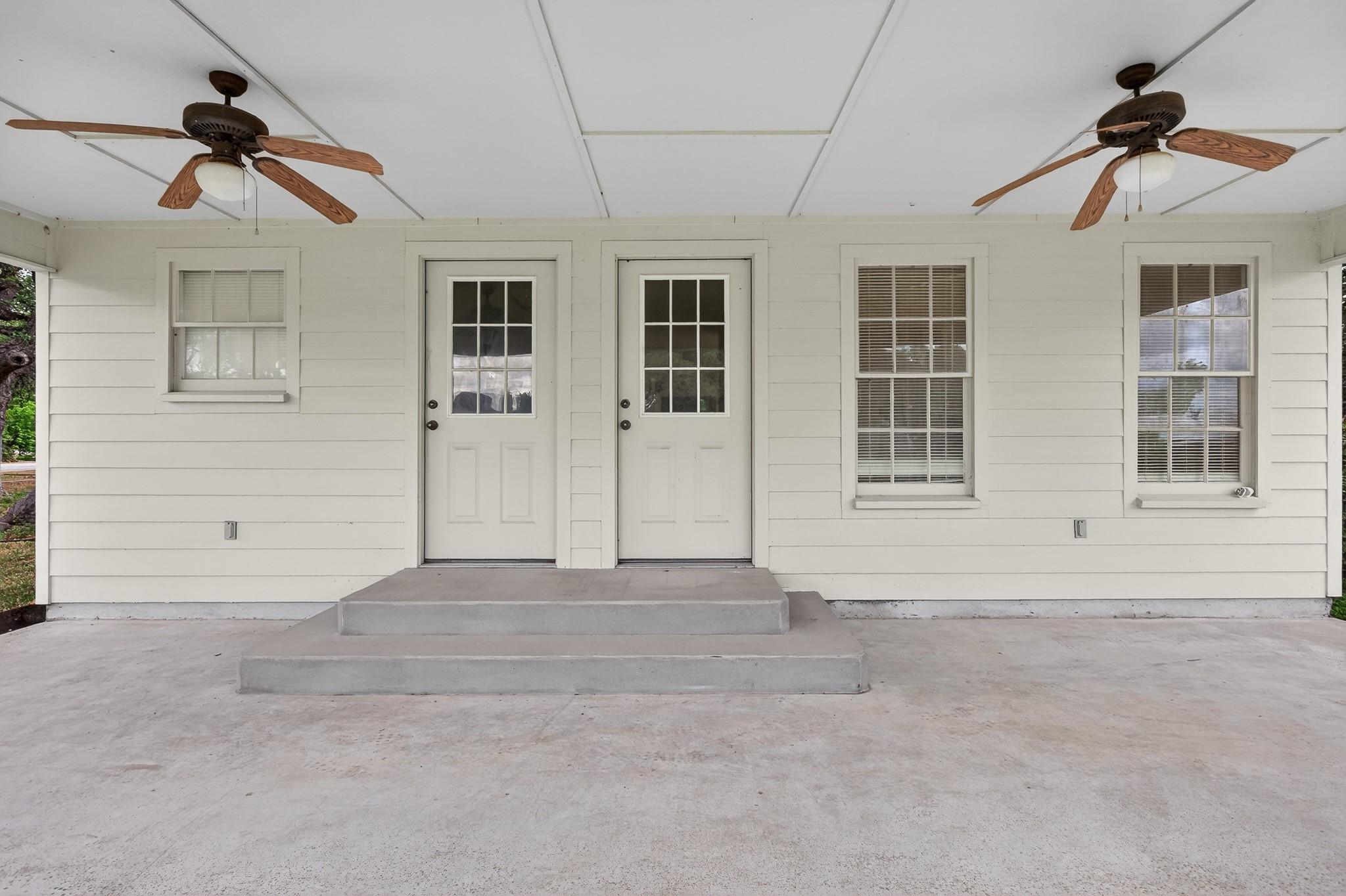 410 N West, Bertram, TX 78605