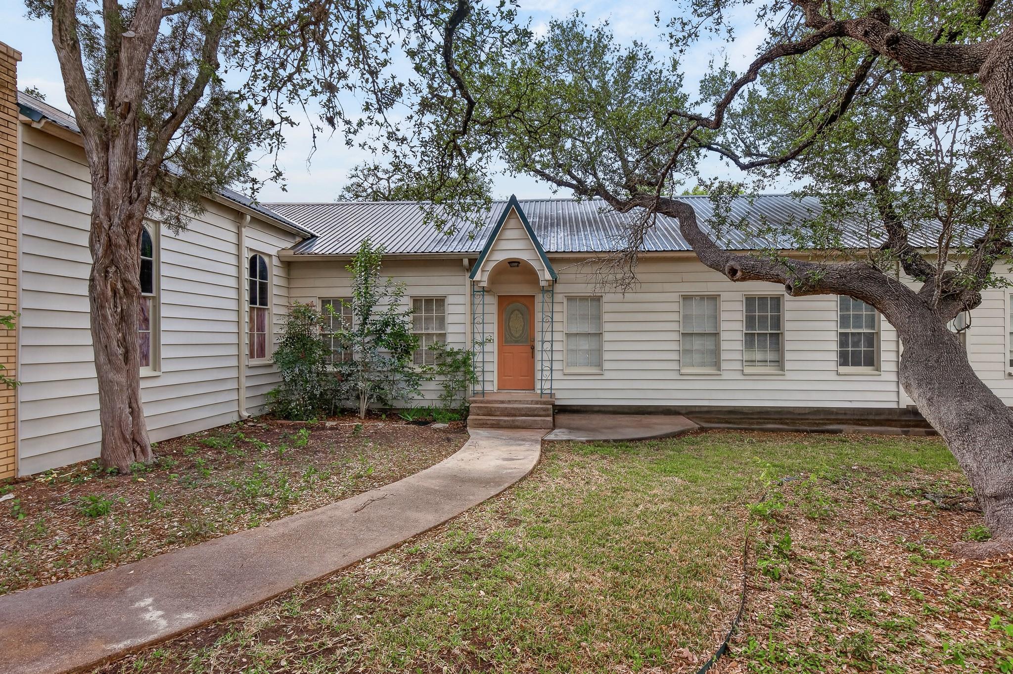 410 N West, Bertram, TX 78605