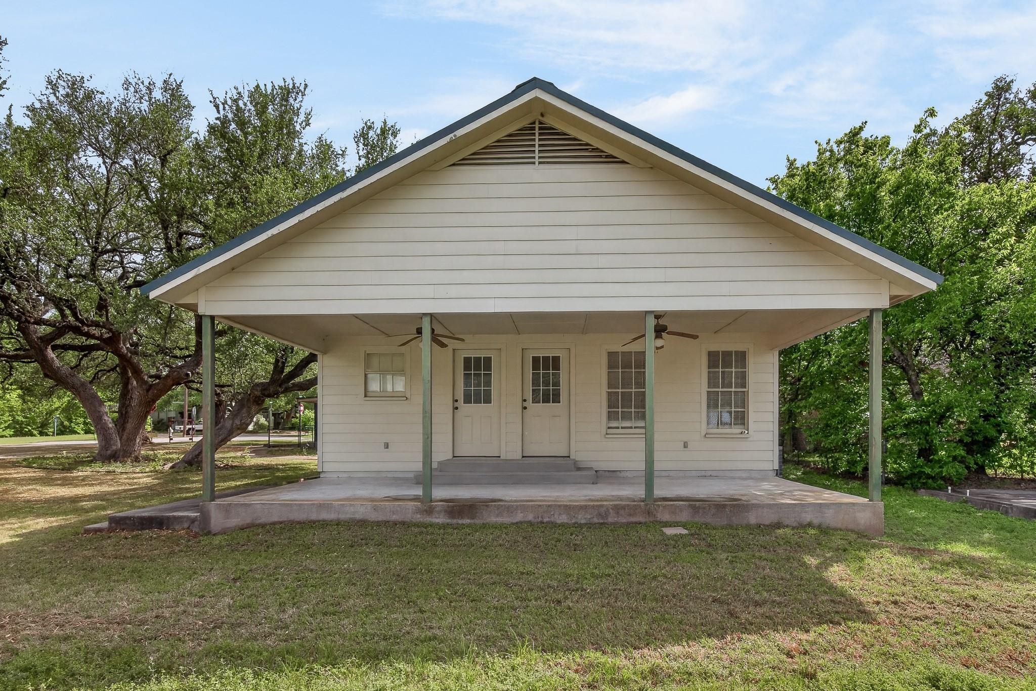 410 N West, Bertram, TX 78605