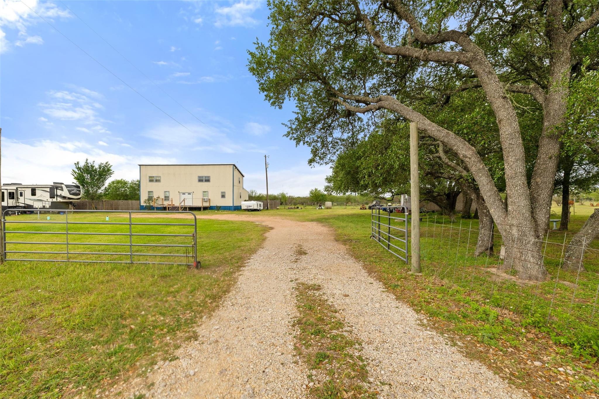 3210 County Road 226, Giddings, TX 78942
