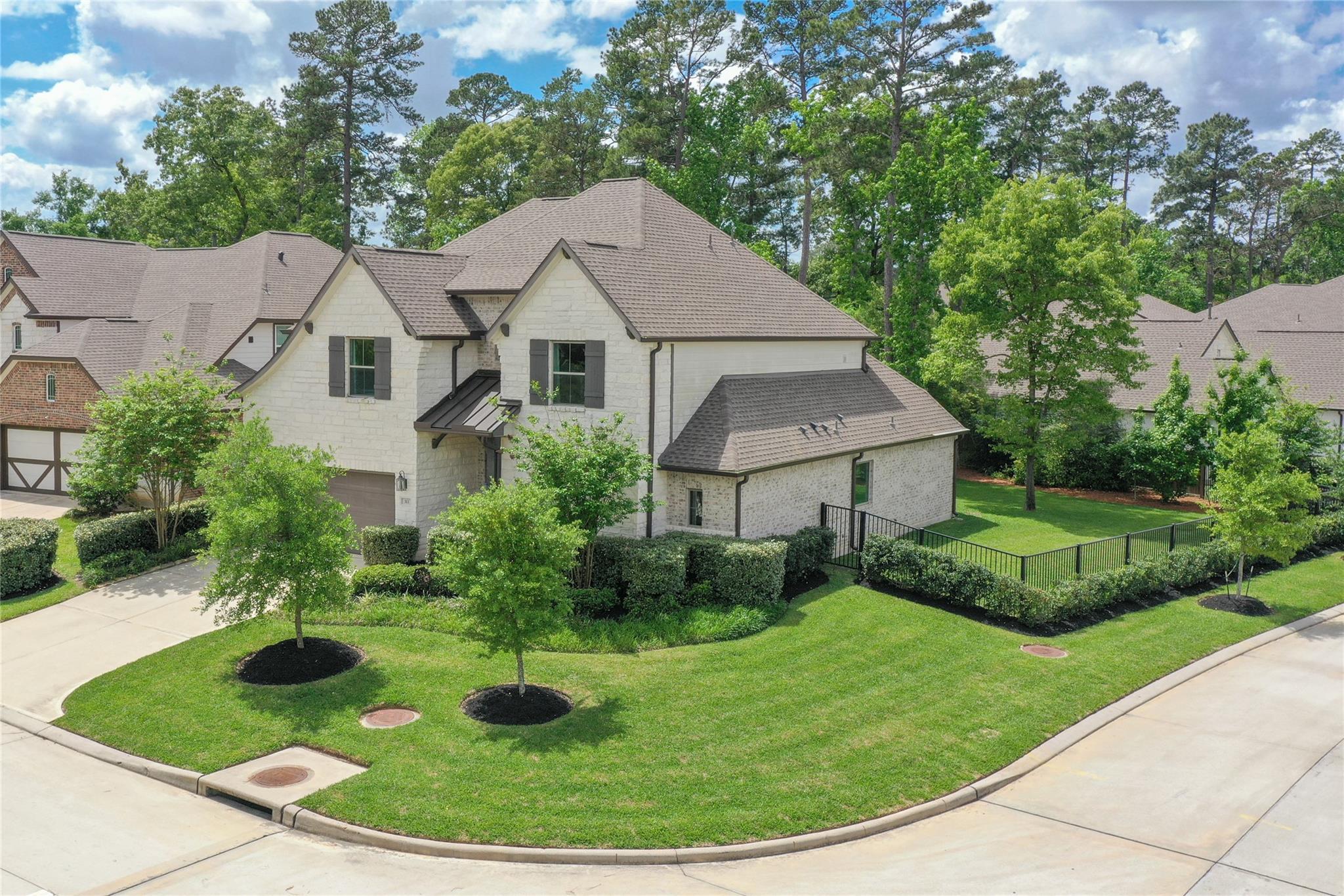 311 Southern Red Ct, Willis, TX 77318